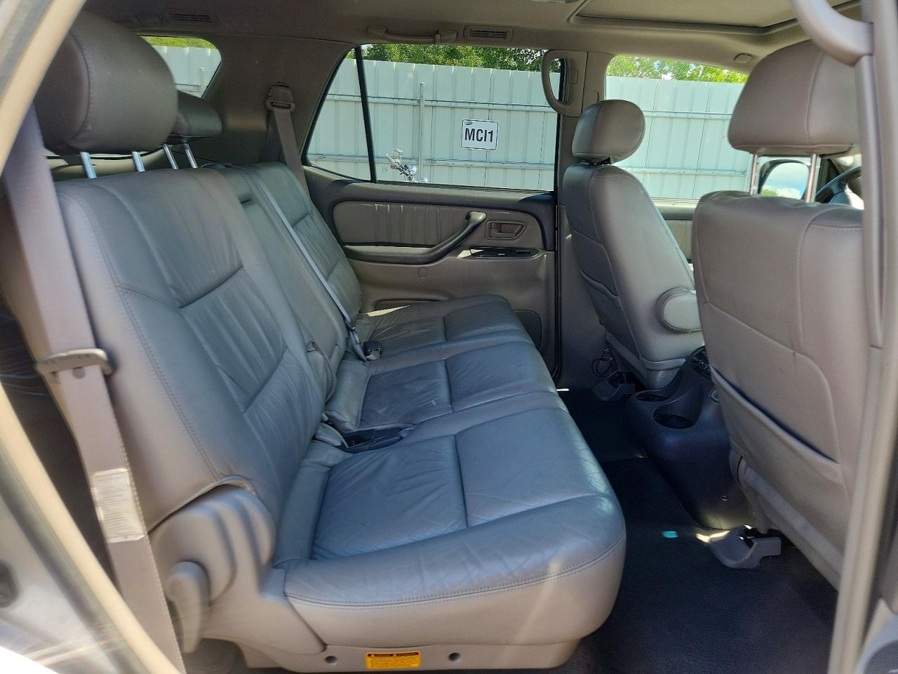 2004 Toyota Sequoia Limited Silver vin: 5TDBT48A94S220390
