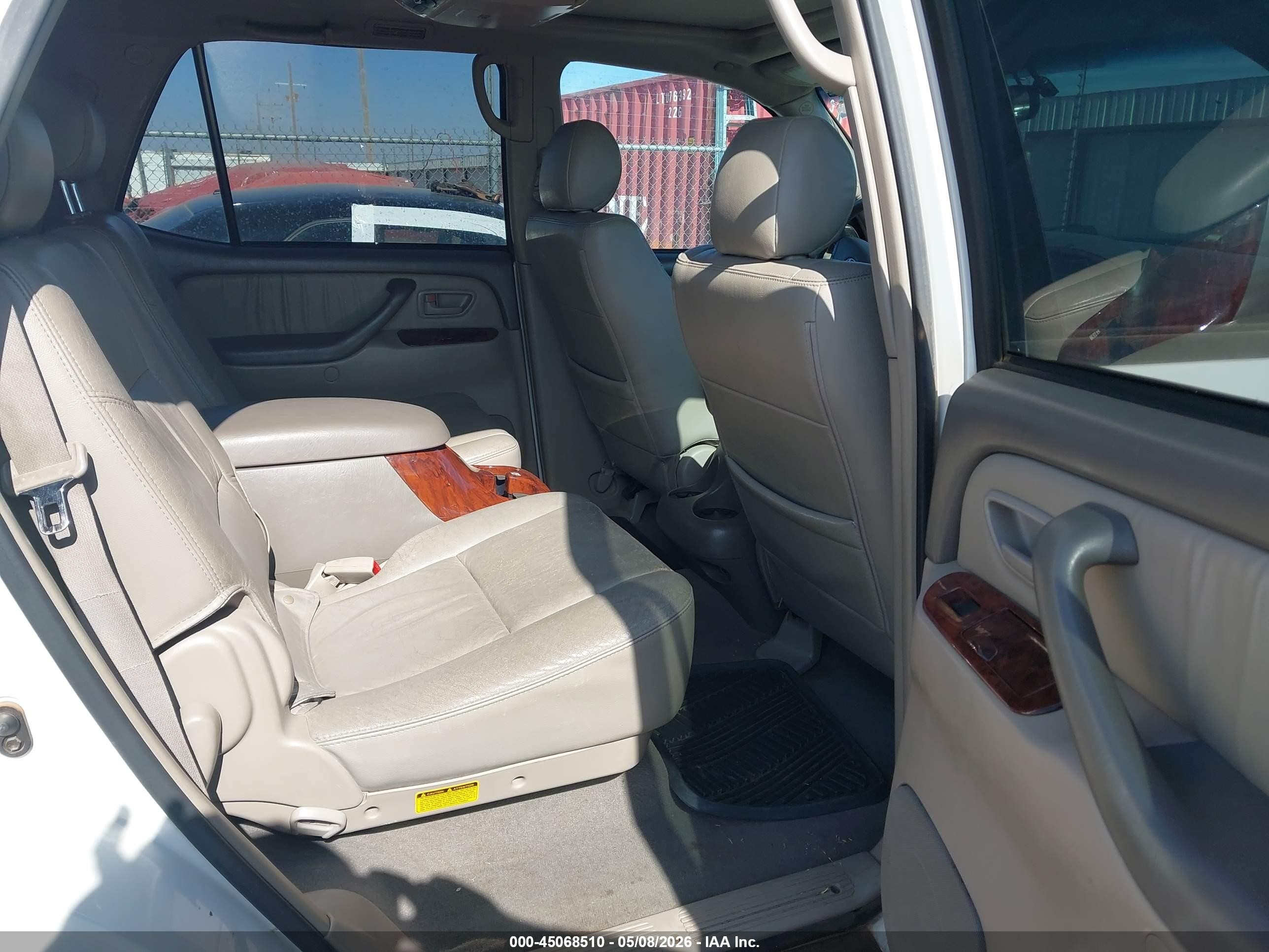 2006 Toyota Sequoia Limited V8 Белый vin: 5TDBT48A96S268197