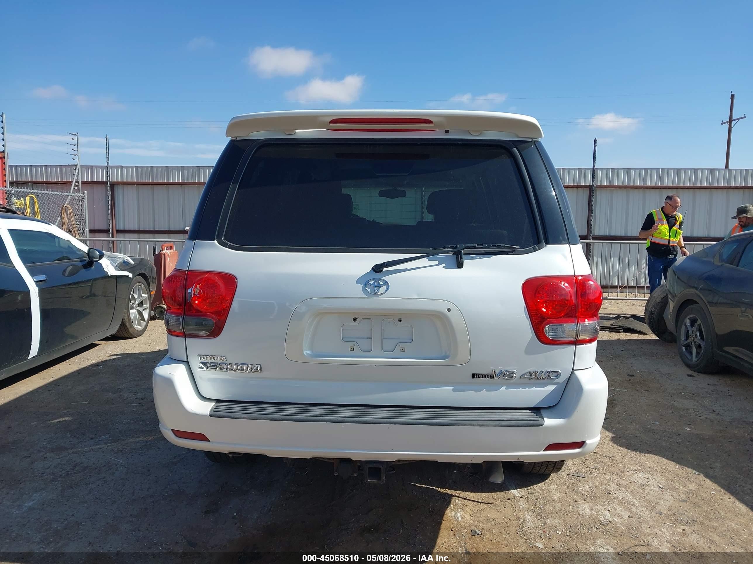 2006 Toyota Sequoia Limited V8 Белый vin: 5TDBT48A96S268197