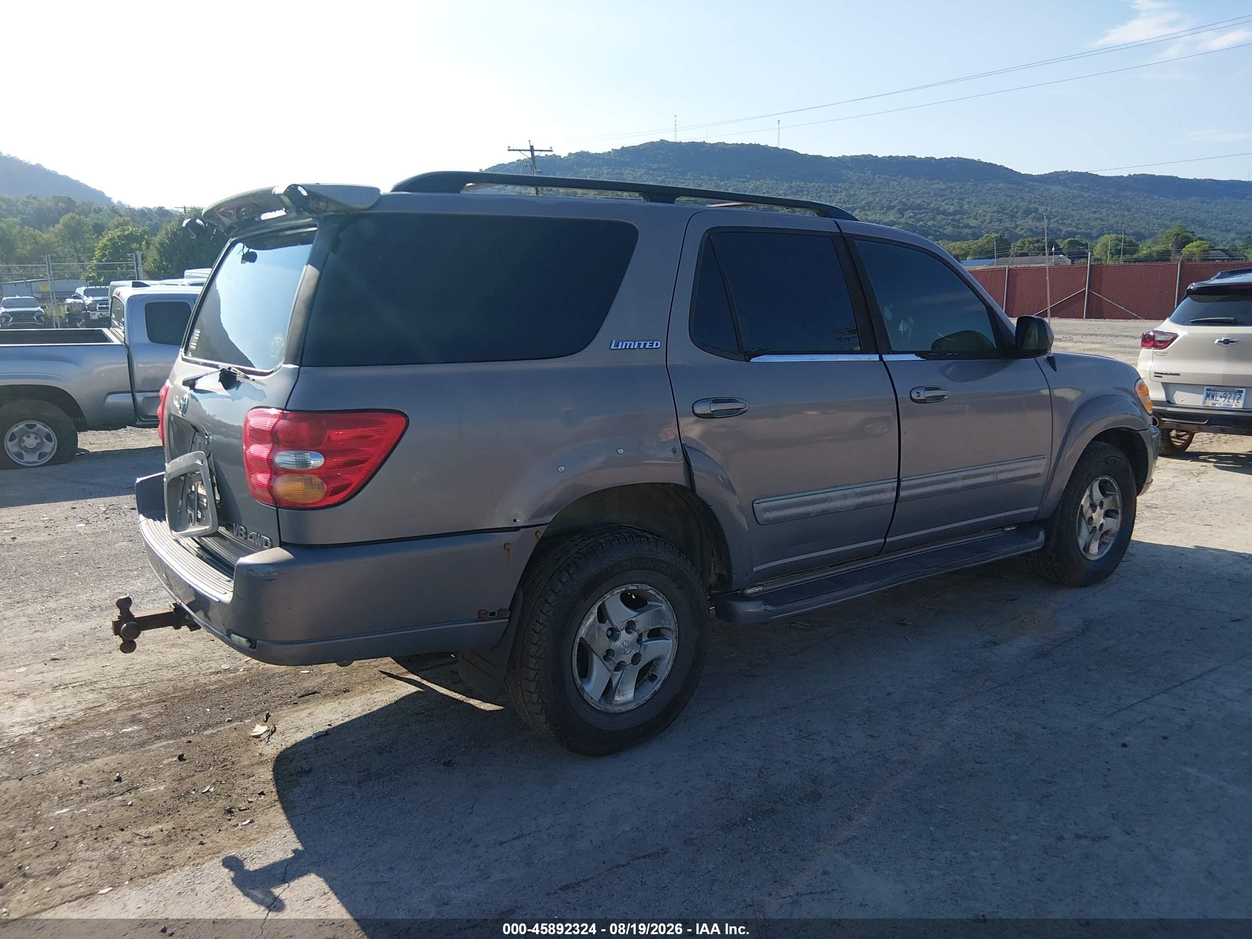 2001 Toyota Sequoia Limited V8 Silver vin: 5TDBT48AX1S025930