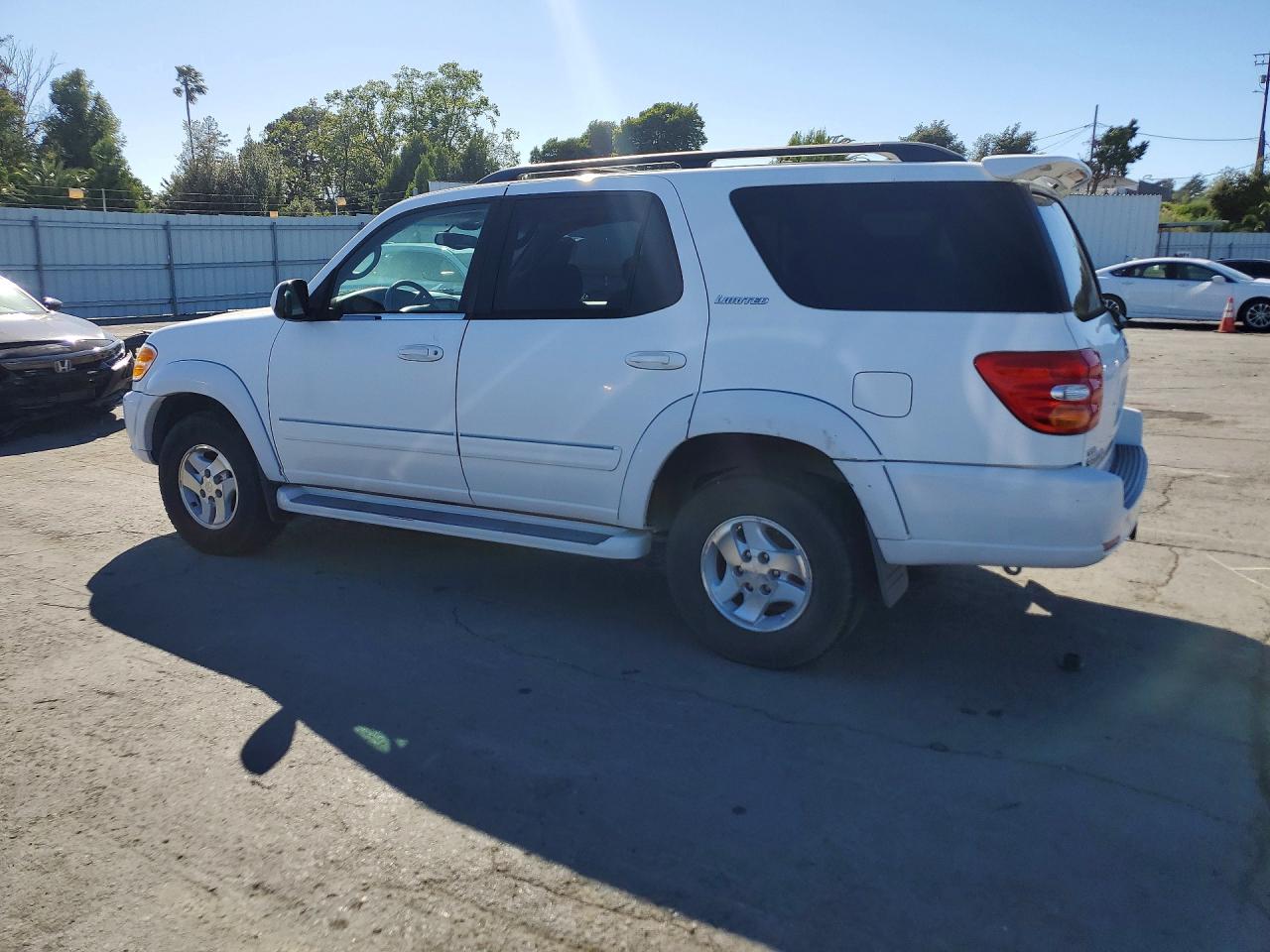 2002 Toyota Sequoia Limited White vin: 5TDBT48AX2S075082