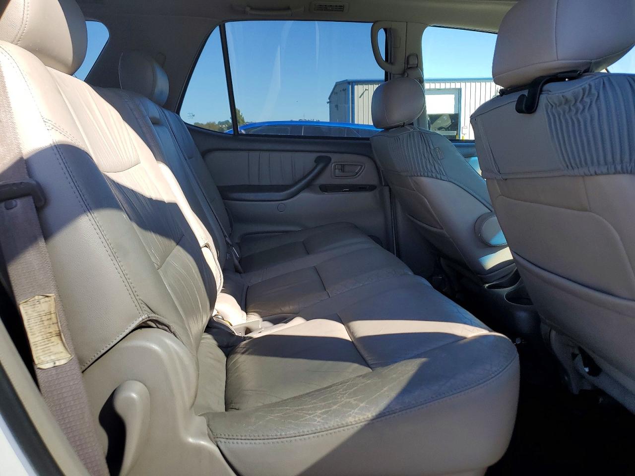 2002 Toyota Sequoia Limited White vin: 5TDBT48AX2S075082