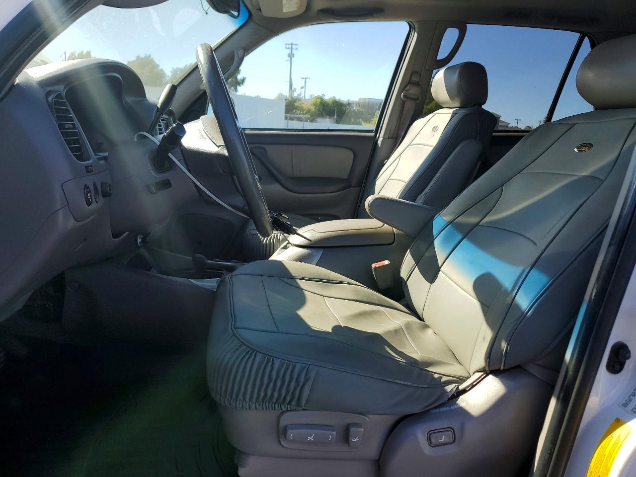 2002 Toyota Sequoia Limited White vin: 5TDBT48AX2S075082