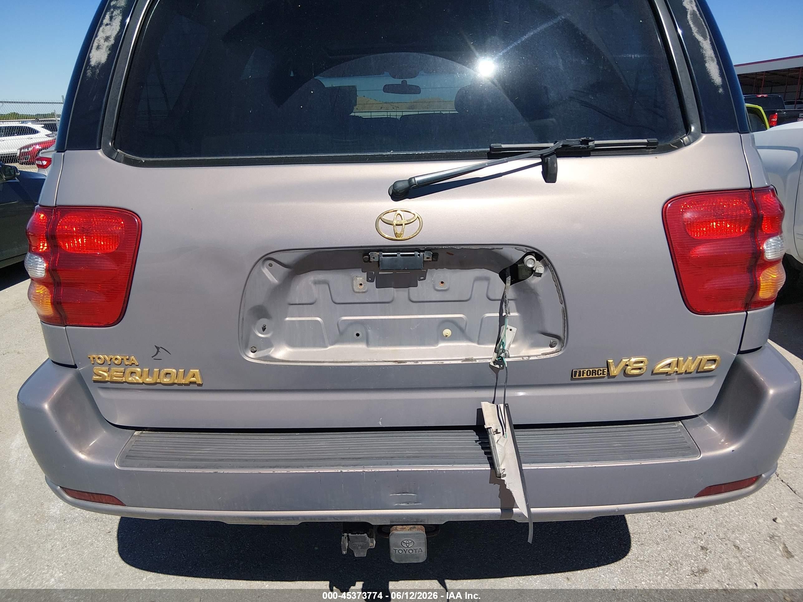 2002 Toyota Sequoia Limited V8 Gold vin: 5TDBT48AX2S109344