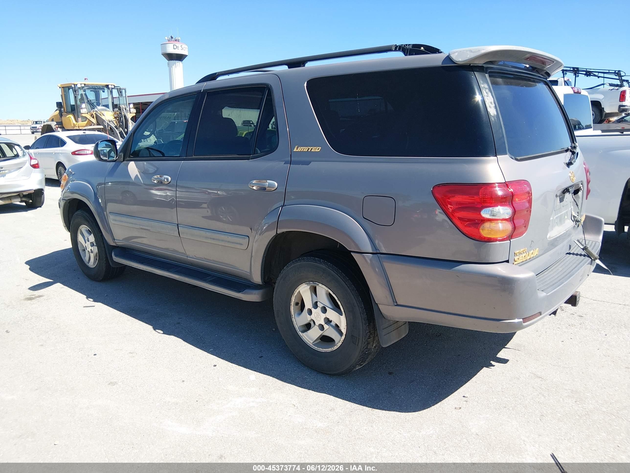 2002 Toyota Sequoia Limited V8 Gold vin: 5TDBT48AX2S109344