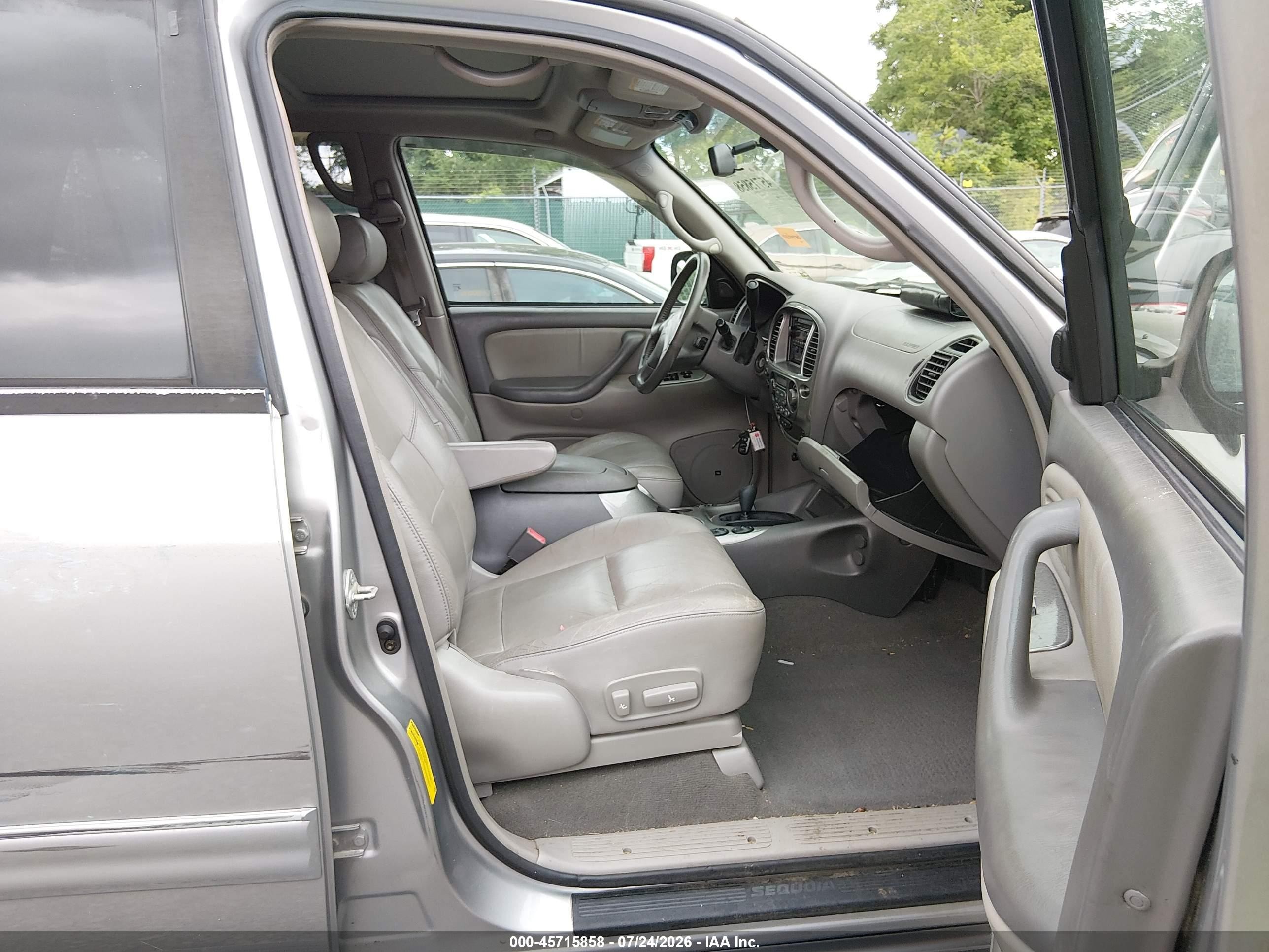 2002 Toyota Sequoia Limited V8 Silver vin: 5TDBT48AX2S117721