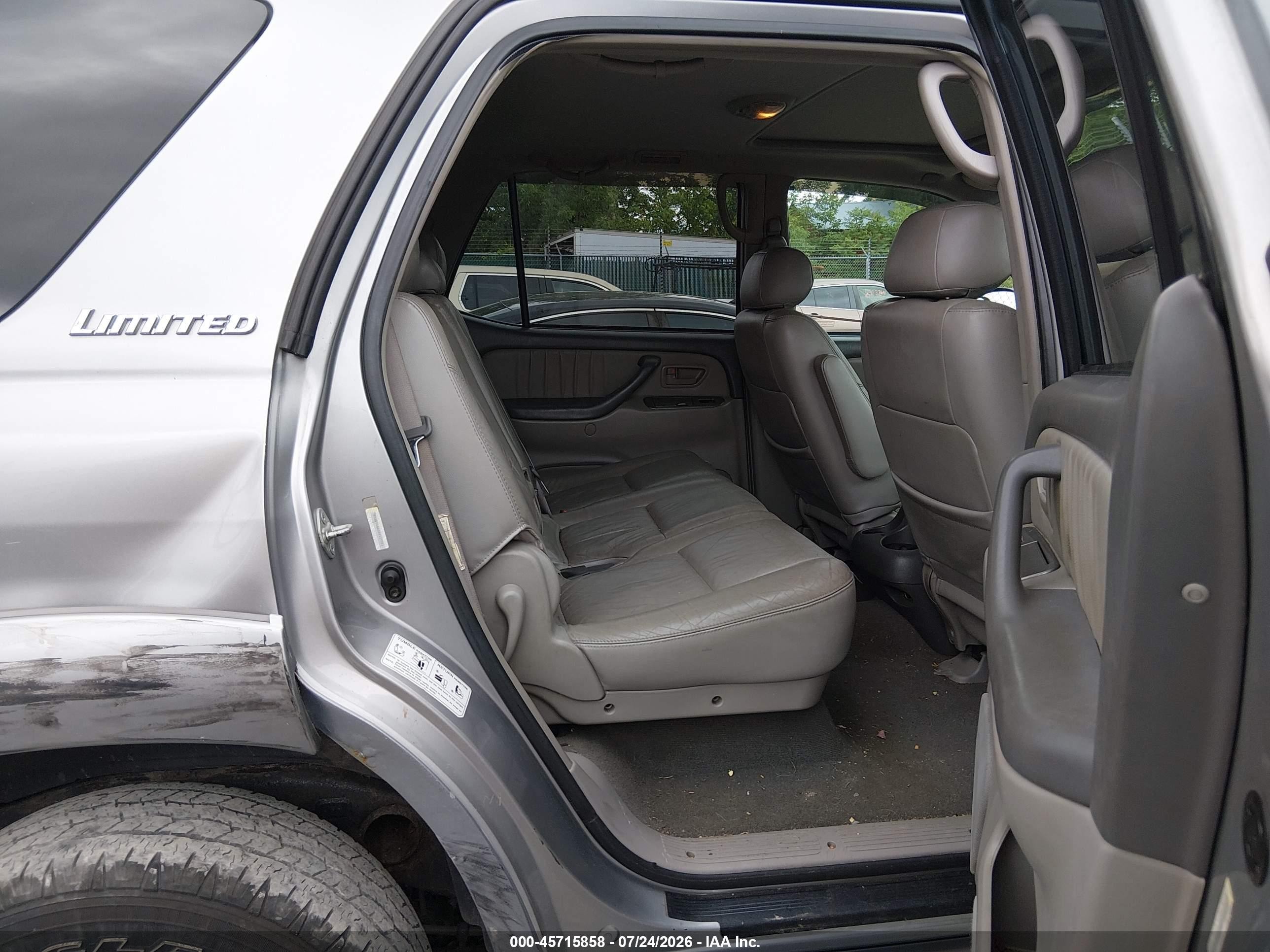 2002 Toyota Sequoia Limited V8 Silver vin: 5TDBT48AX2S117721