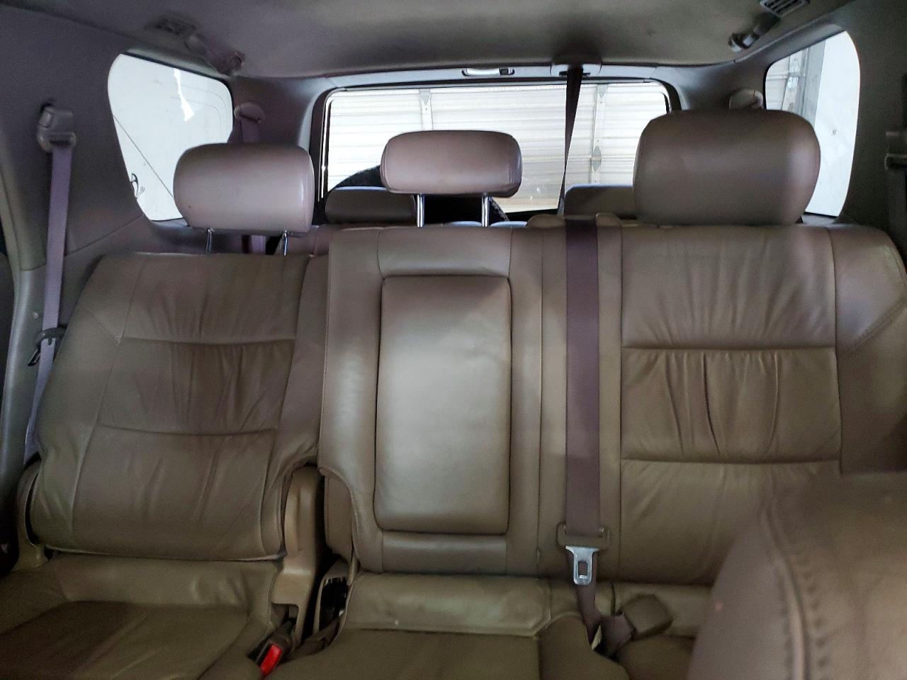 2002 Toyota Sequoia Limited White vin: 5TDBT48AX2S118142