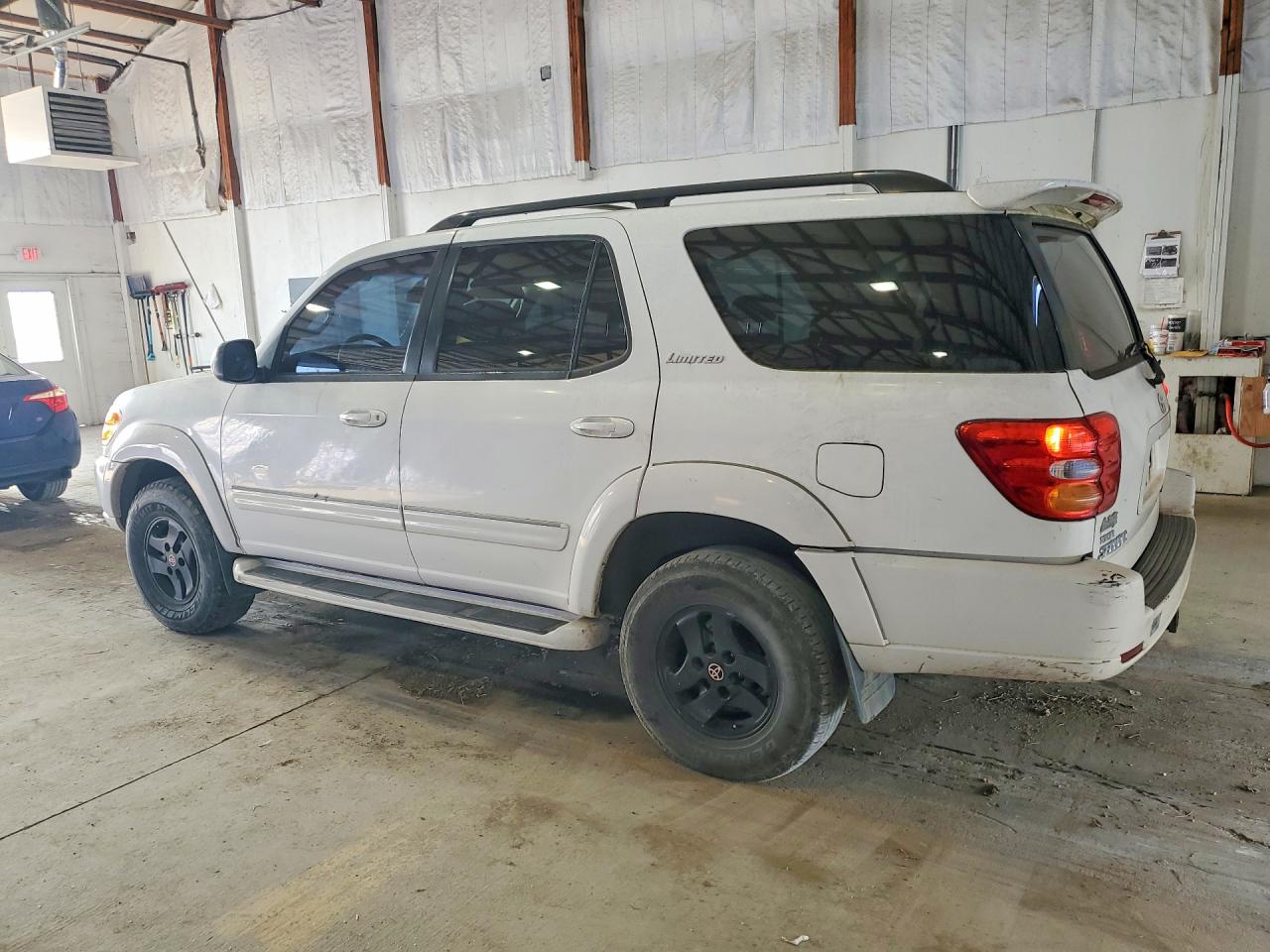 2002 Toyota Sequoia Limited White vin: 5TDBT48AX2S118142
