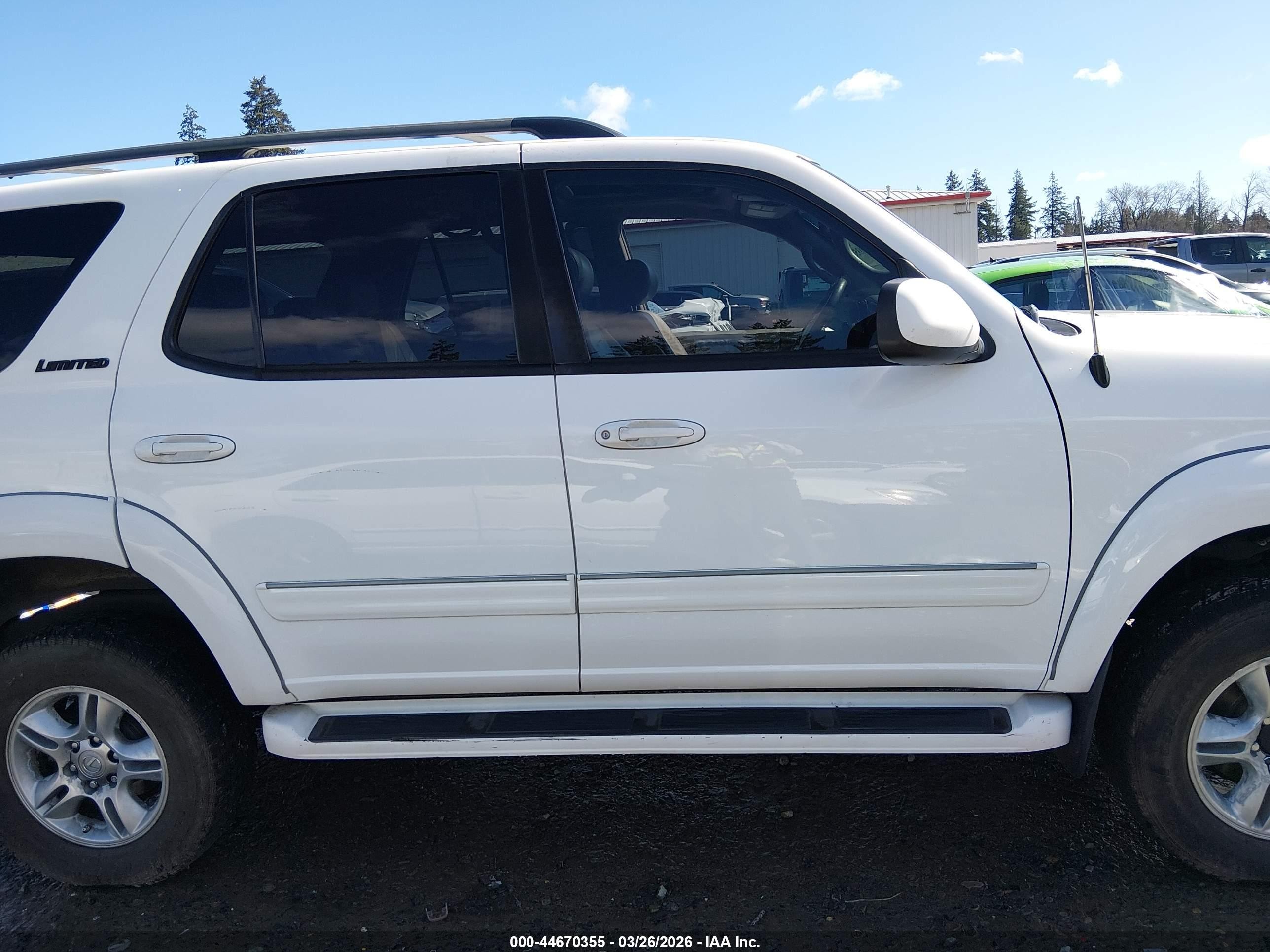 2004 Toyota Sequoia Limited V8 White vin: 5TDBT48AX4S211908