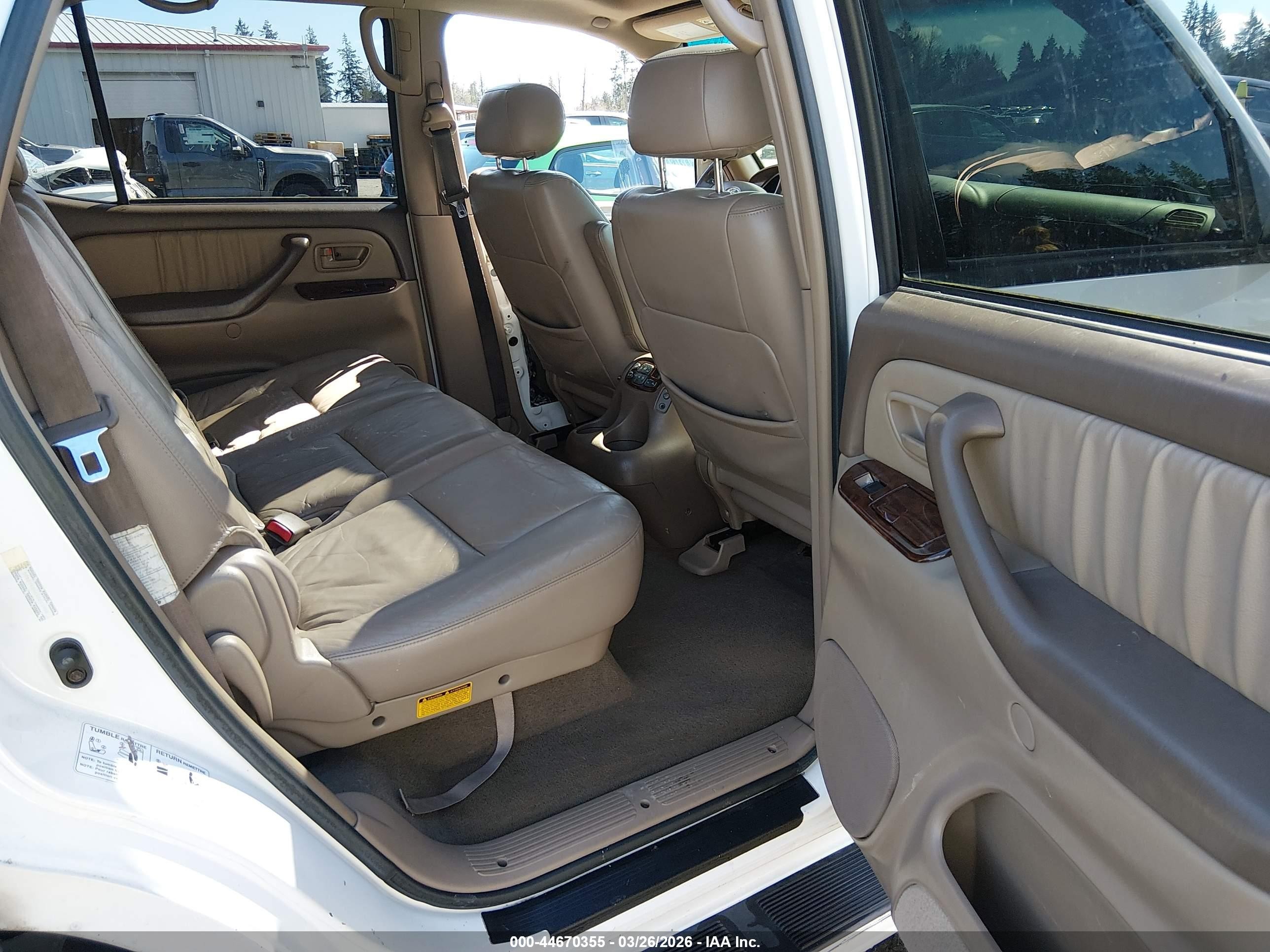 2004 Toyota Sequoia Limited V8 White vin: 5TDBT48AX4S211908