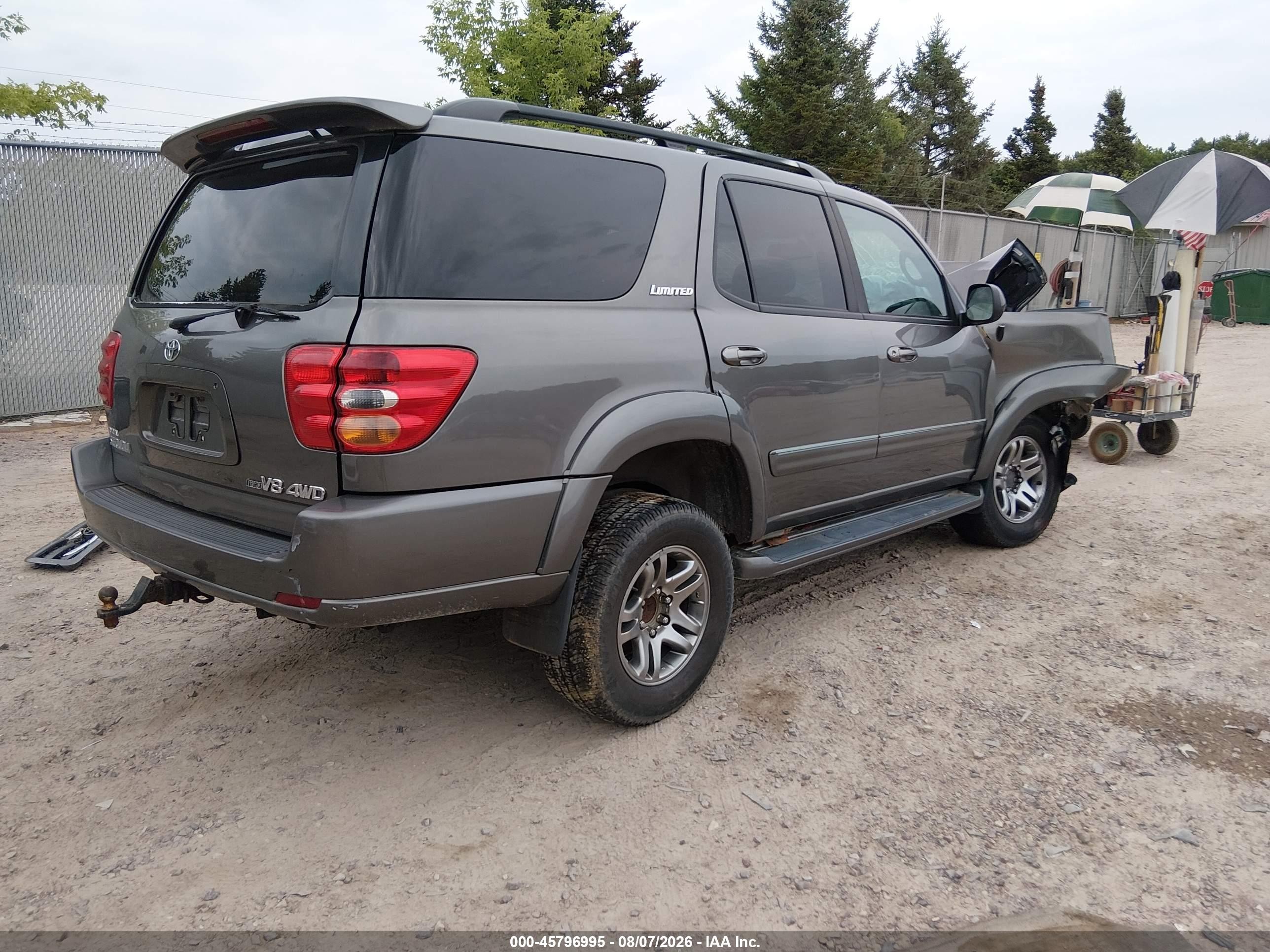 2004 Toyota Sequoia Limited V8 Gray vin: 5TDBT48AX4S218941