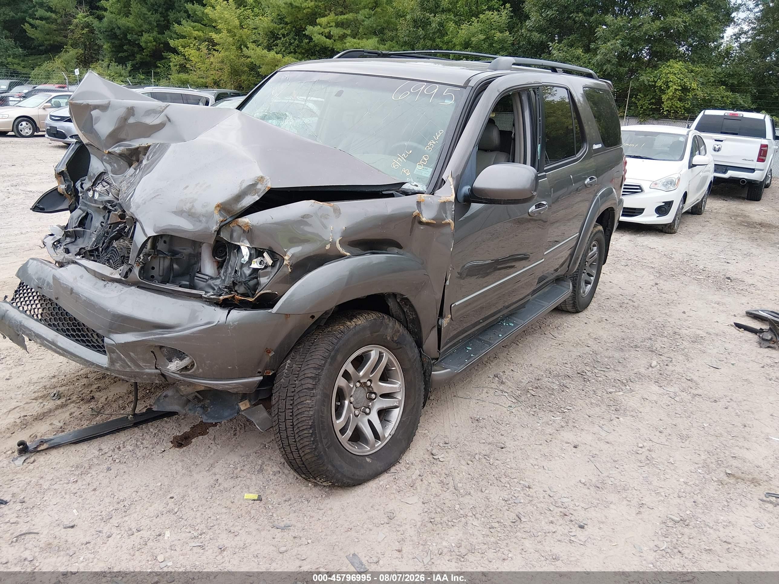 2004 Toyota Sequoia Limited V8 Gray vin: 5TDBT48AX4S218941