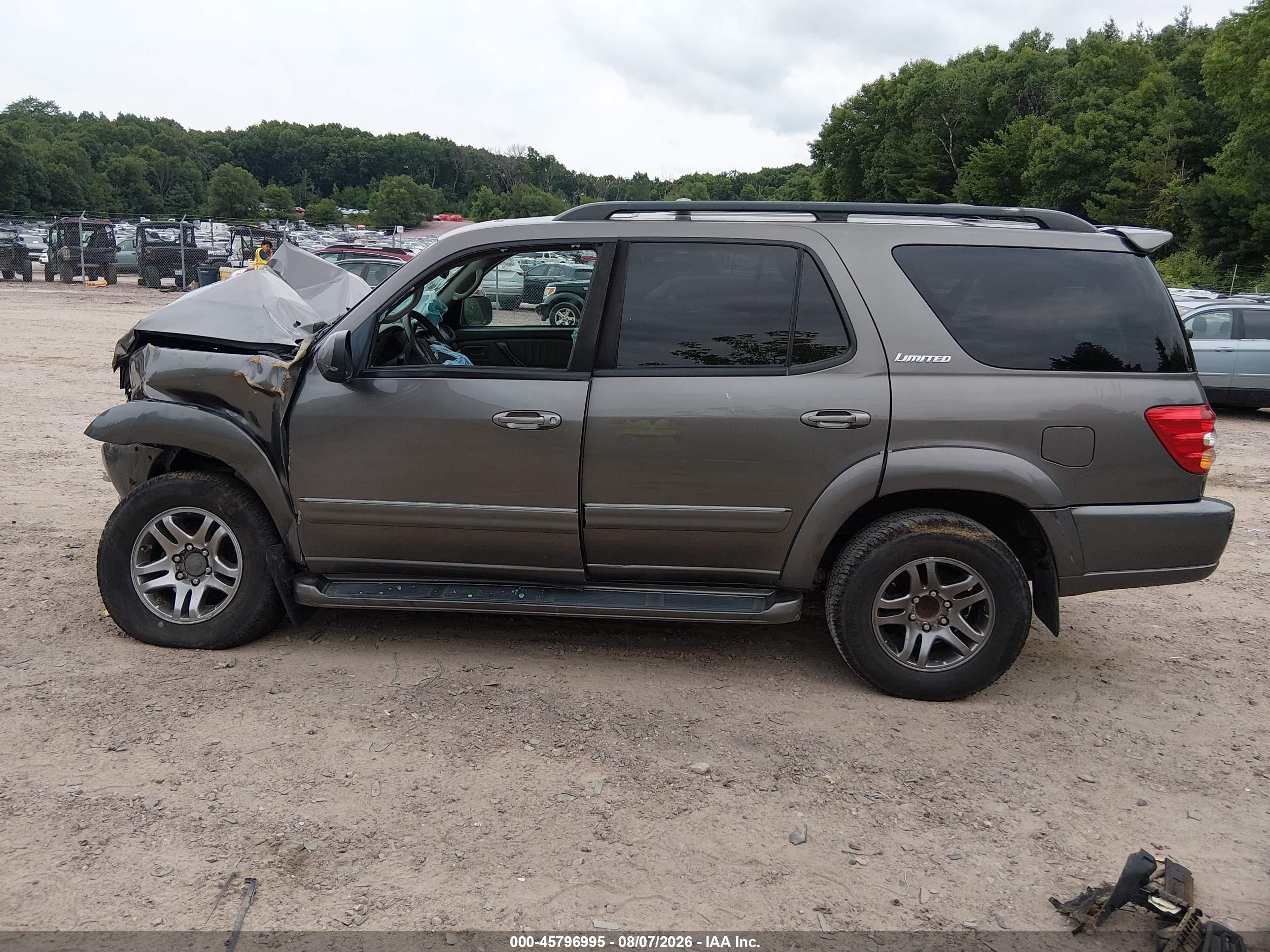 2004 Toyota Sequoia Limited V8 Gray vin: 5TDBT48AX4S218941