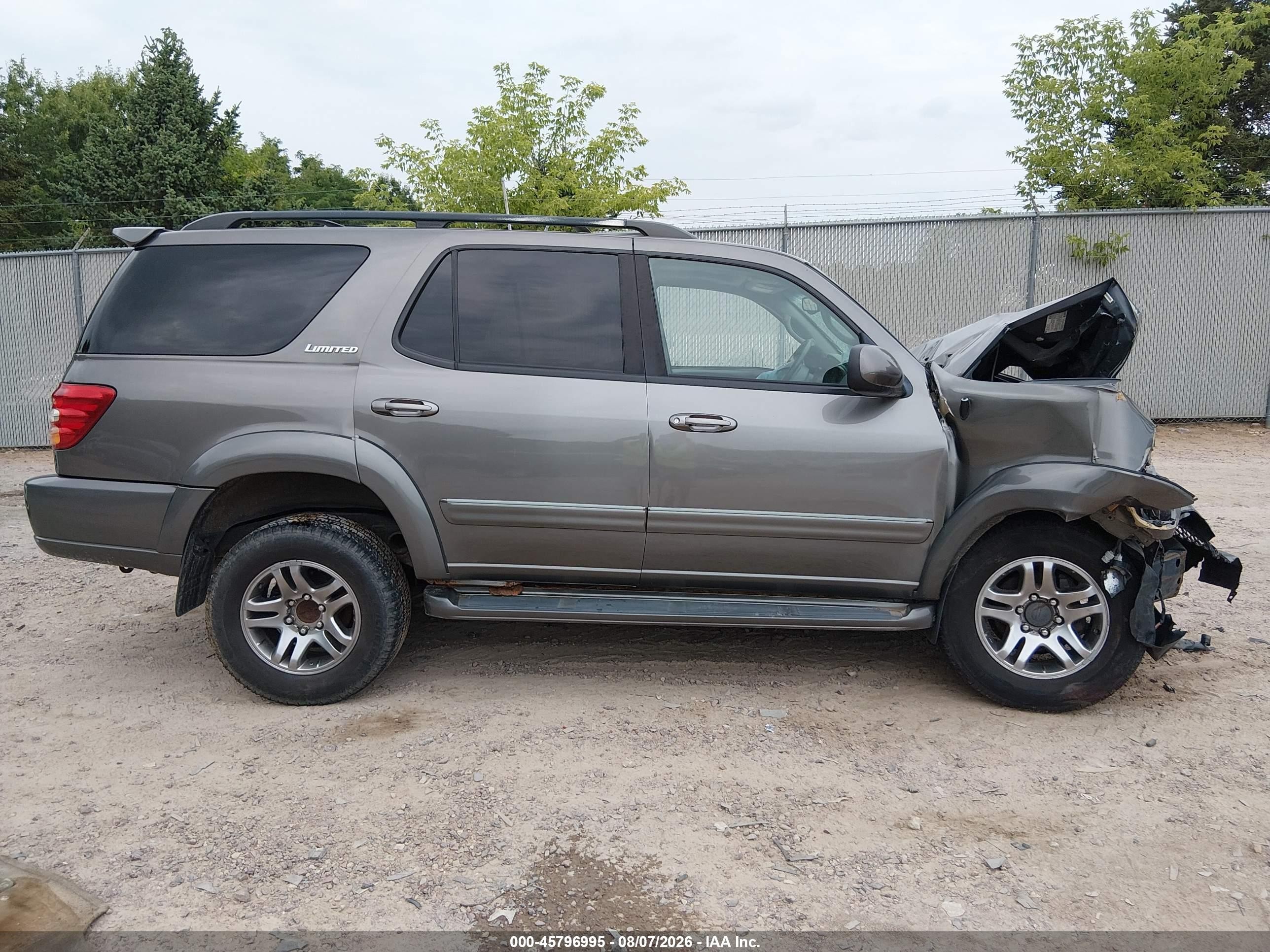 2004 Toyota Sequoia Limited V8 Gray vin: 5TDBT48AX4S218941