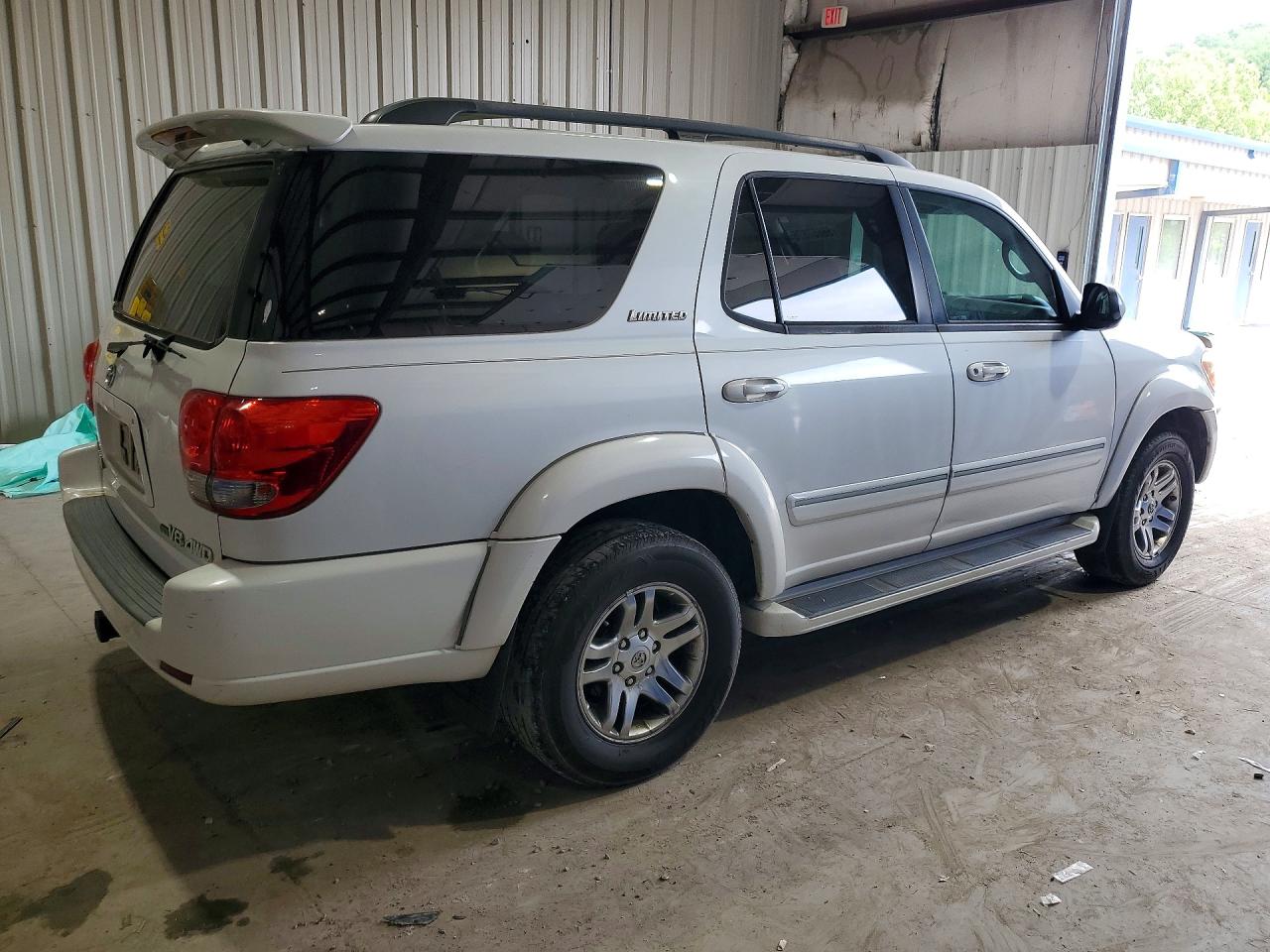 2005 Toyota Sequoia Limited White vin: 5TDBT48AX5S243081