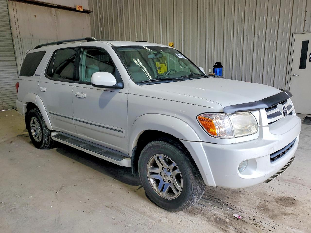 2005 Toyota Sequoia Limited White vin: 5TDBT48AX5S243081