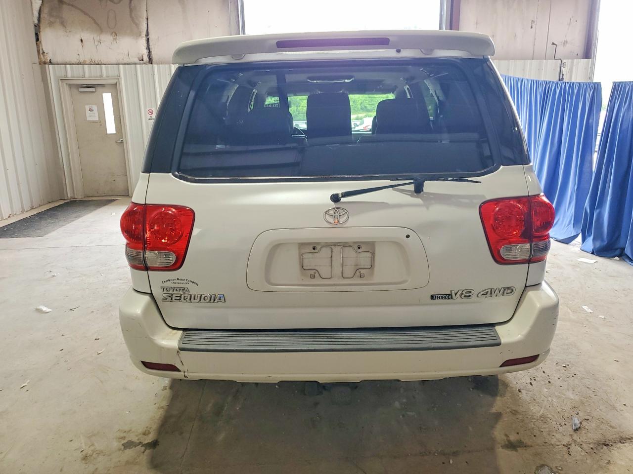2005 Toyota Sequoia Limited White vin: 5TDBT48AX5S243081