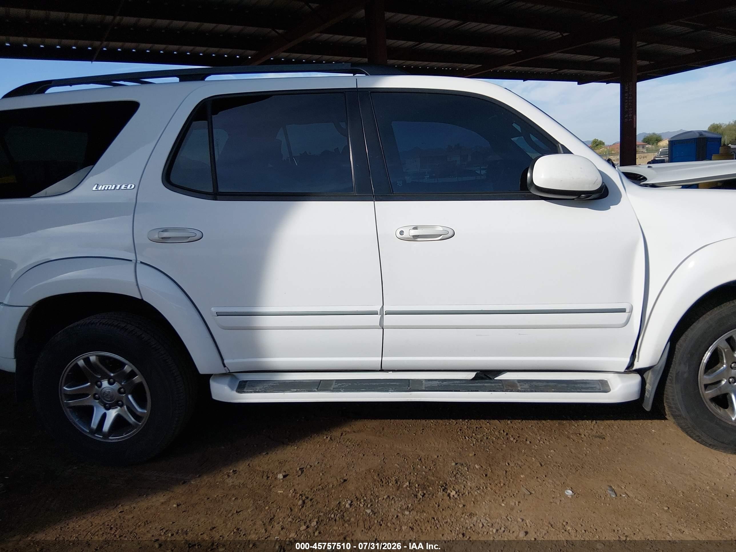 2005 Toyota Sequoia Limited V8 White vin: 5TDBT48AX5S257742