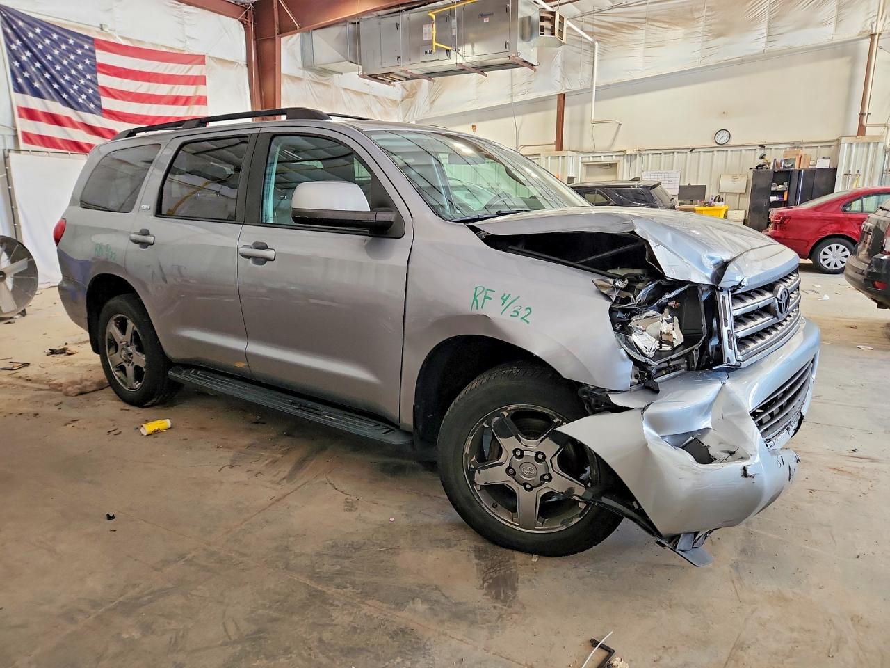 2013 Toyota Sequoia Sr5 Silver vin: 5TDBW5G14DS087147