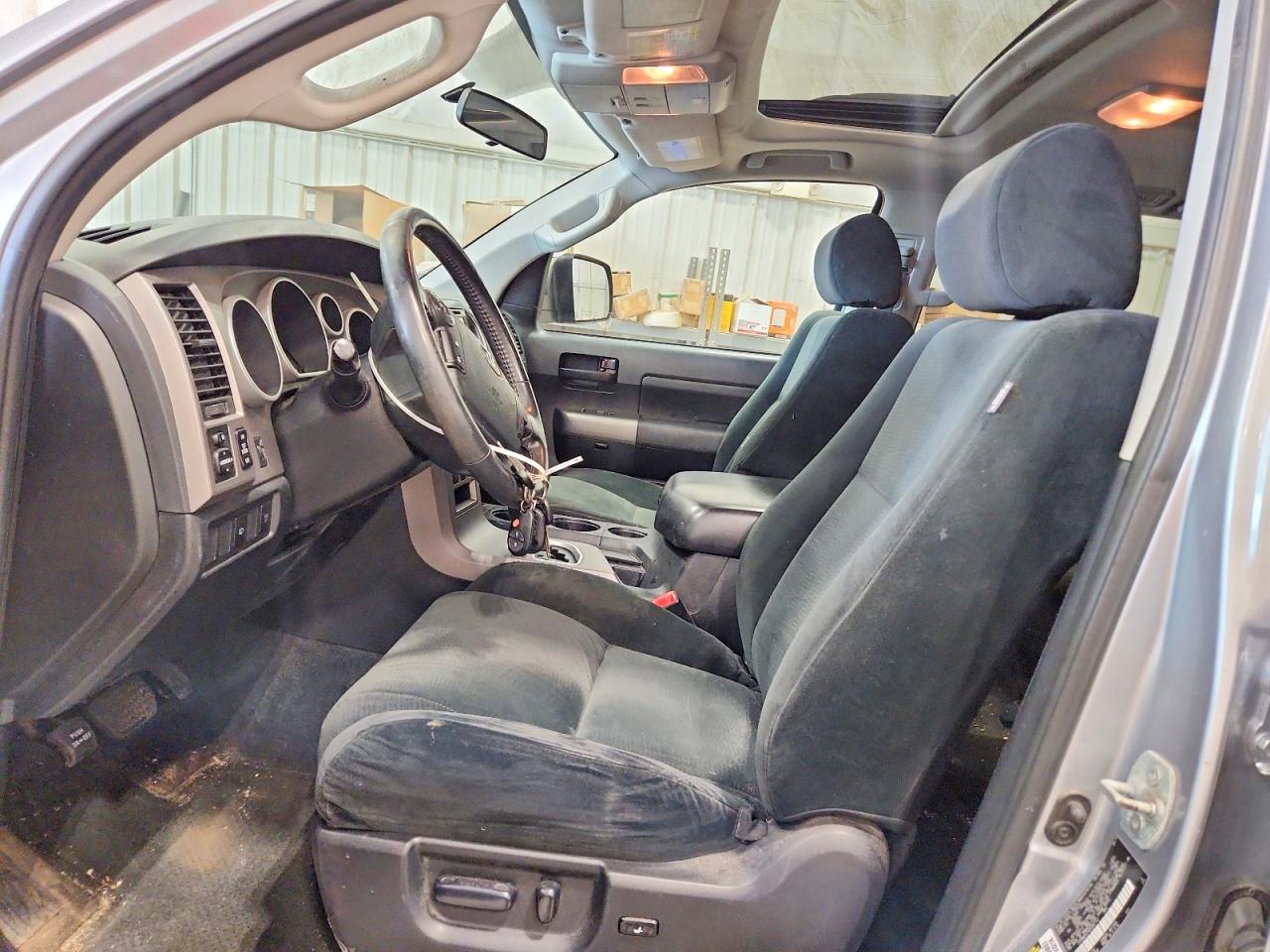 2013 Toyota Sequoia Sr5 Silver vin: 5TDBW5G14DS087147