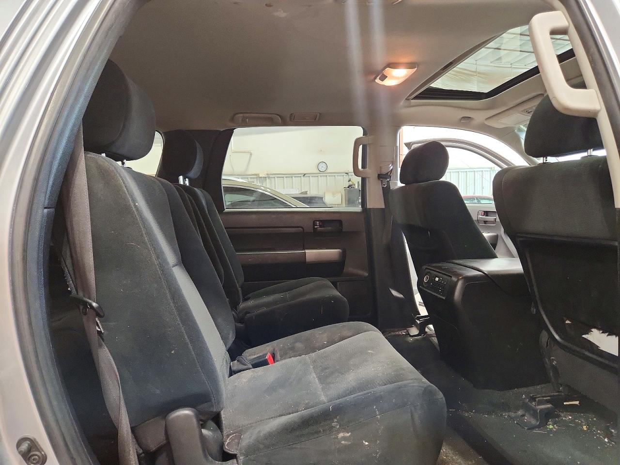 2013 Toyota Sequoia Sr5 Silver vin: 5TDBW5G14DS087147
