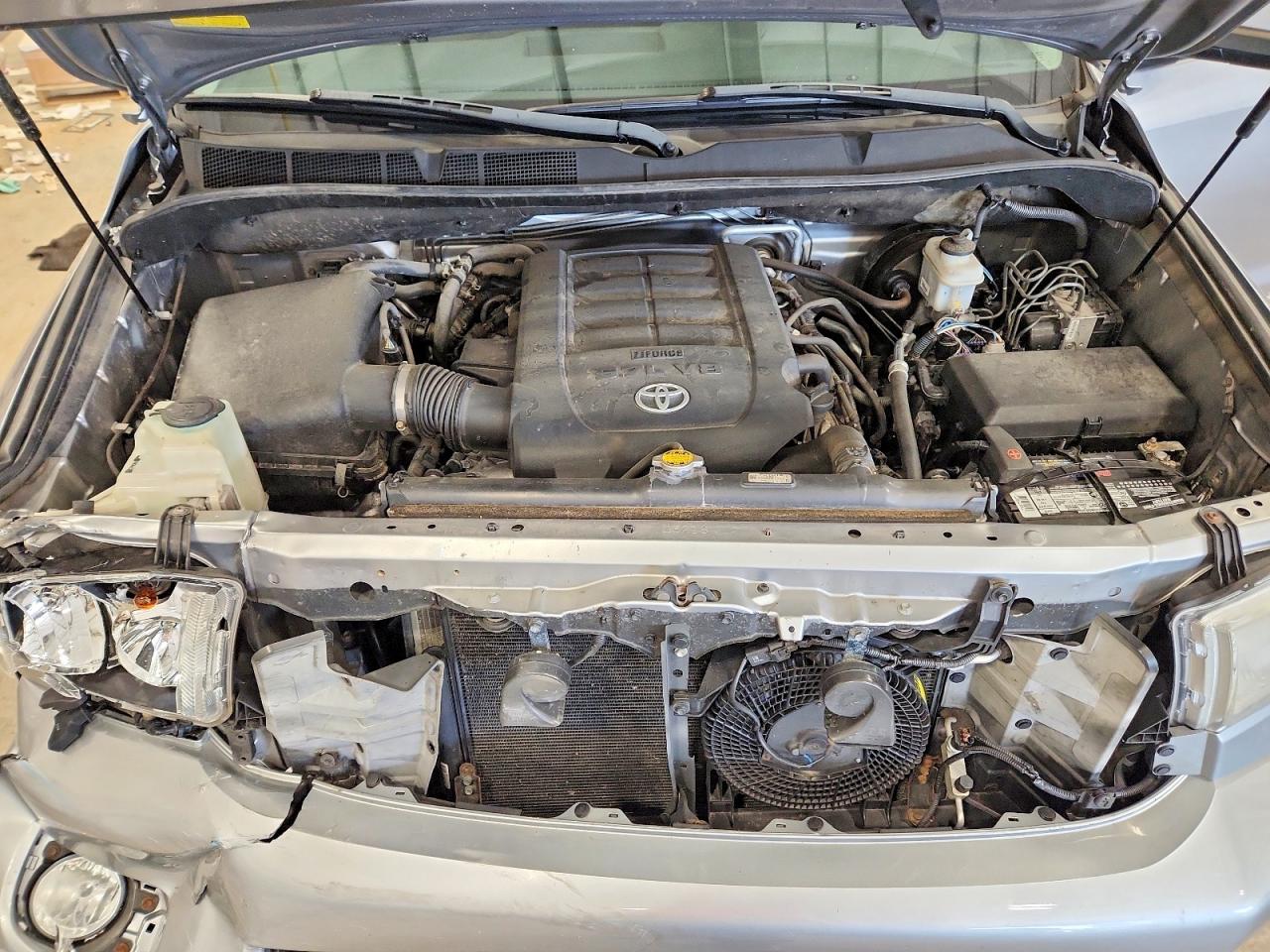 2013 Toyota Sequoia Sr5 Silver vin: 5TDBW5G14DS087147