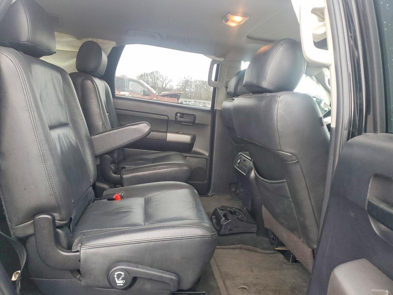 2015 Toyota Sequoia Sr5 Black vin: 5TDBW5G14FS124278