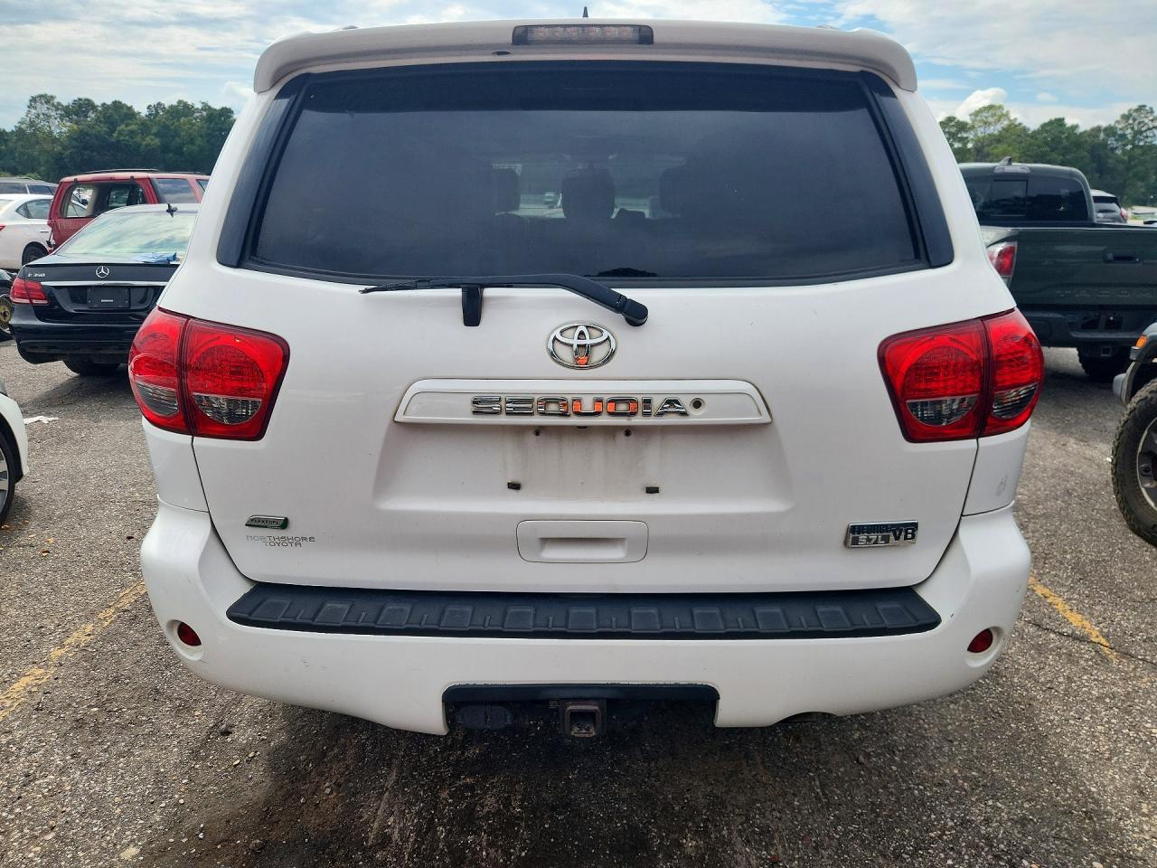 2015 Toyota Sequoia Sr5 White vin: 5TDBW5G14FS125365