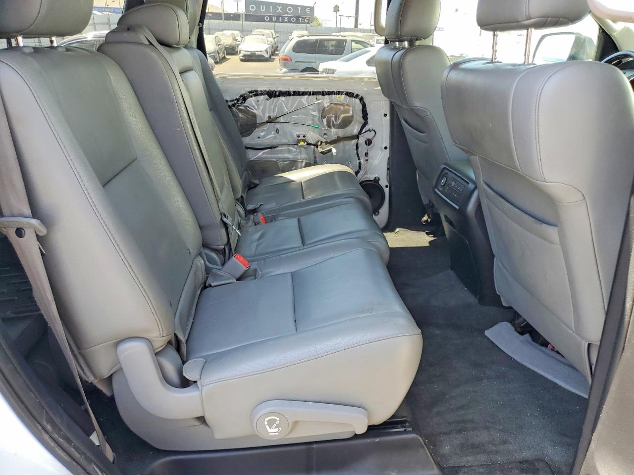 2013 Toyota Sequoia Sr5 White vin: 5TDBY5G10DS086068