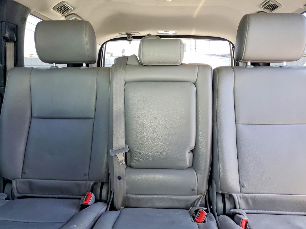 2013 Toyota Sequoia Sr5 White vin: 5TDBY5G10DS086068