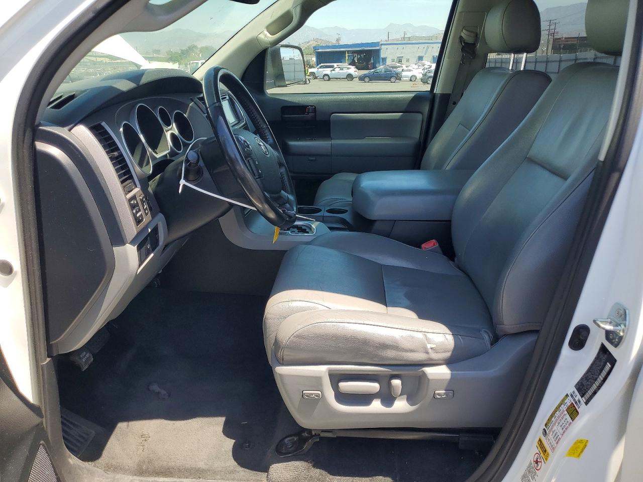 2013 Toyota Sequoia Sr5 White vin: 5TDBY5G10DS086068