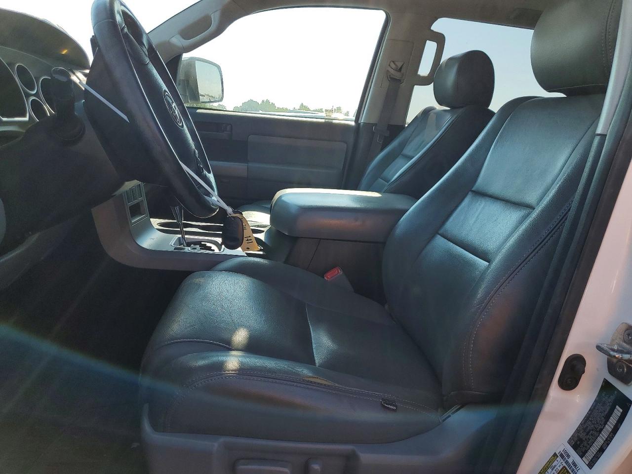 2013 Toyota Sequoia Sr5 White vin: 5TDBY5G11DS075063