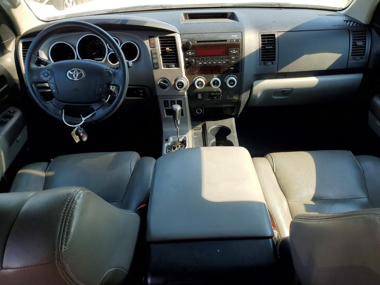2013 Toyota Sequoia Sr5 White vin: 5TDBY5G11DS075063