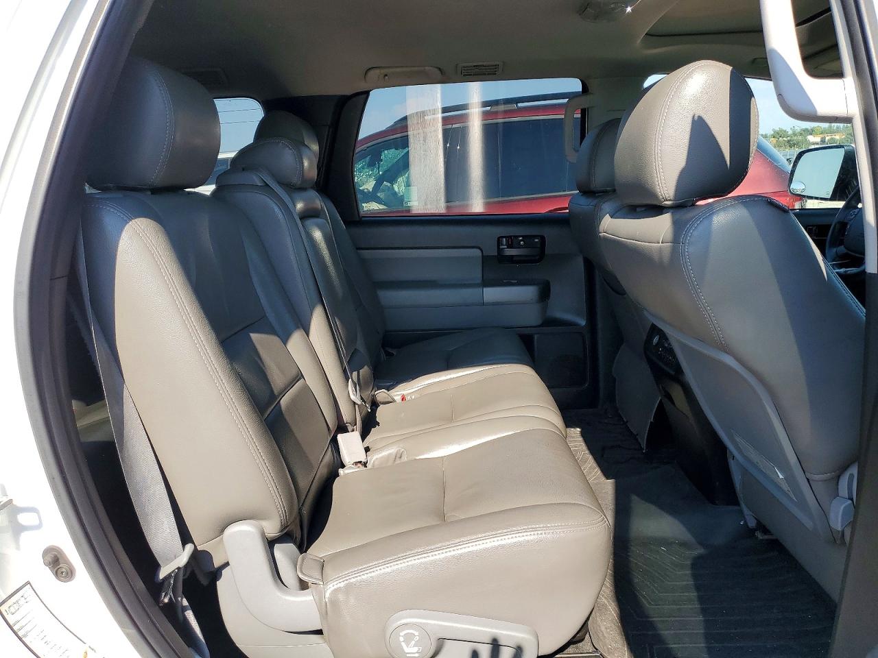 2013 Toyota Sequoia Sr5 White vin: 5TDBY5G11DS075063