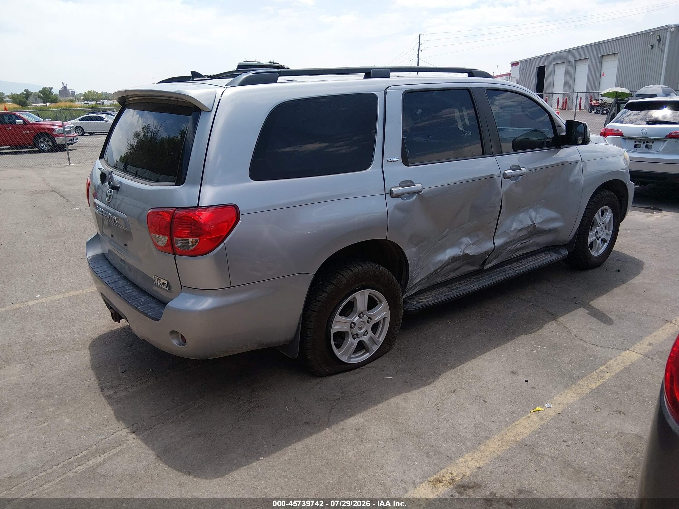 2015 Toyota Sequoia Sr5 5.7l V8 Silver vin: 5TDBY5G11FS116987