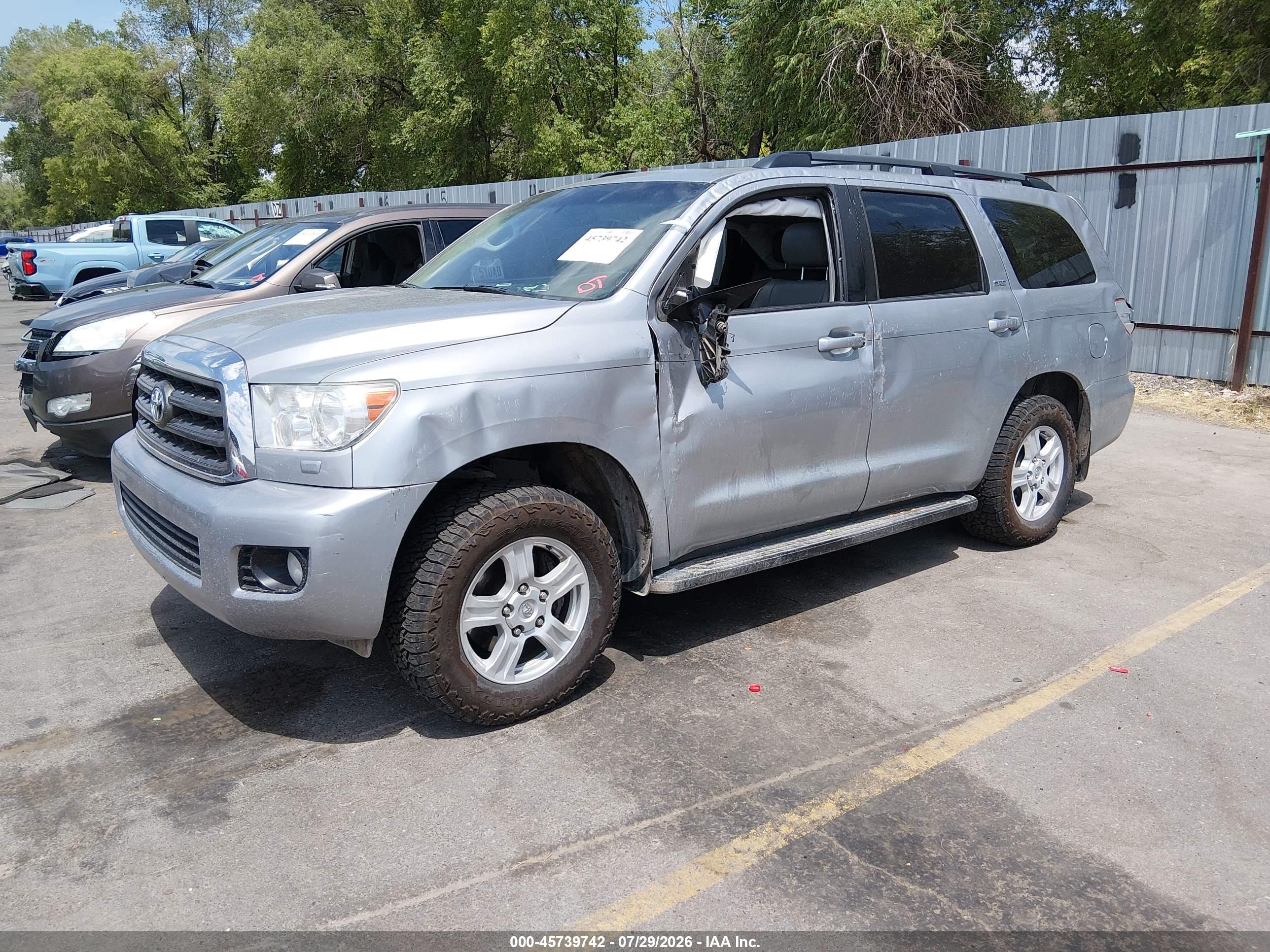2015 Toyota Sequoia Sr5 5.7l V8 Silver vin: 5TDBY5G11FS116987