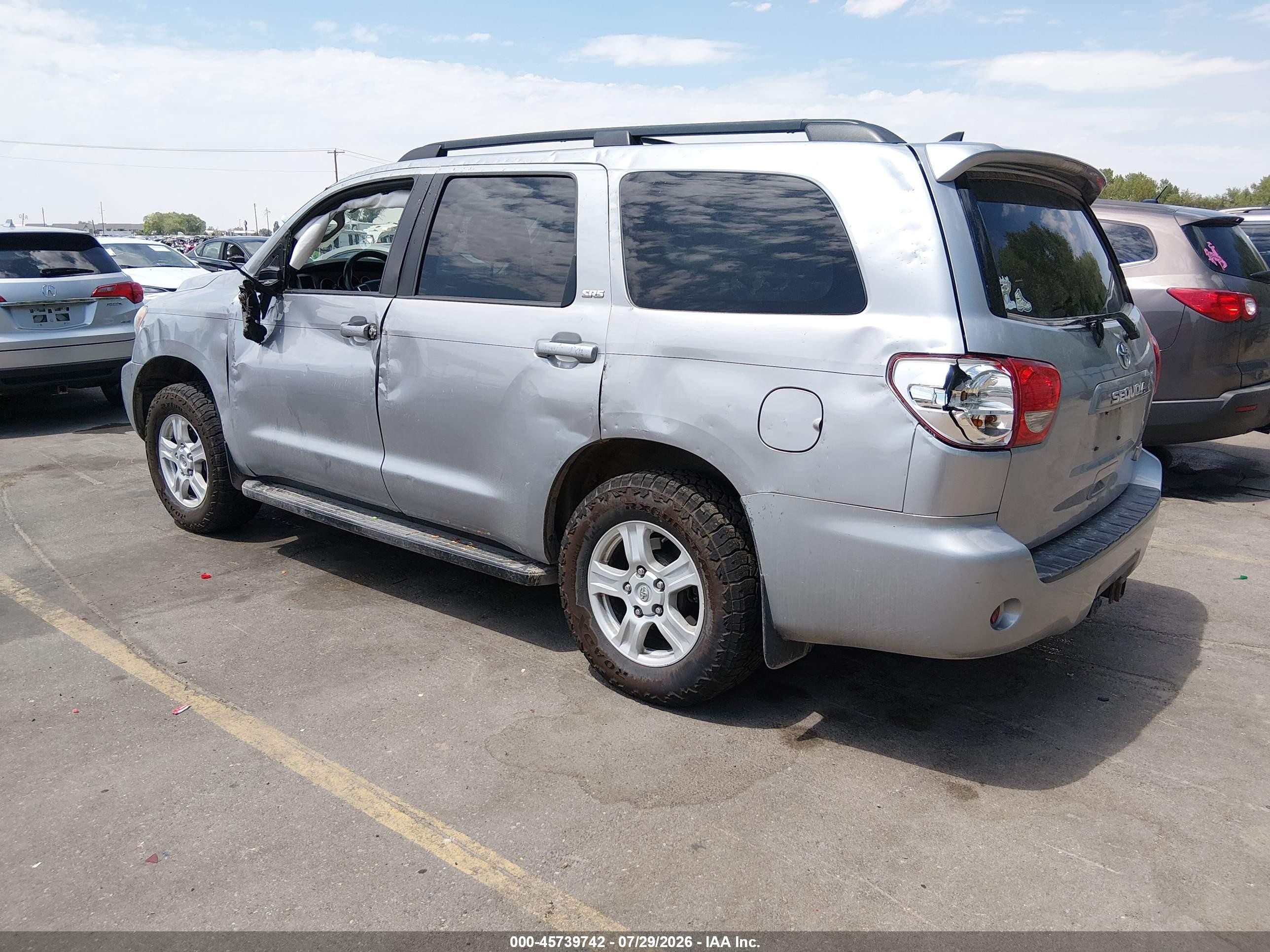 2015 Toyota Sequoia Sr5 5.7l V8 Silver vin: 5TDBY5G11FS116987