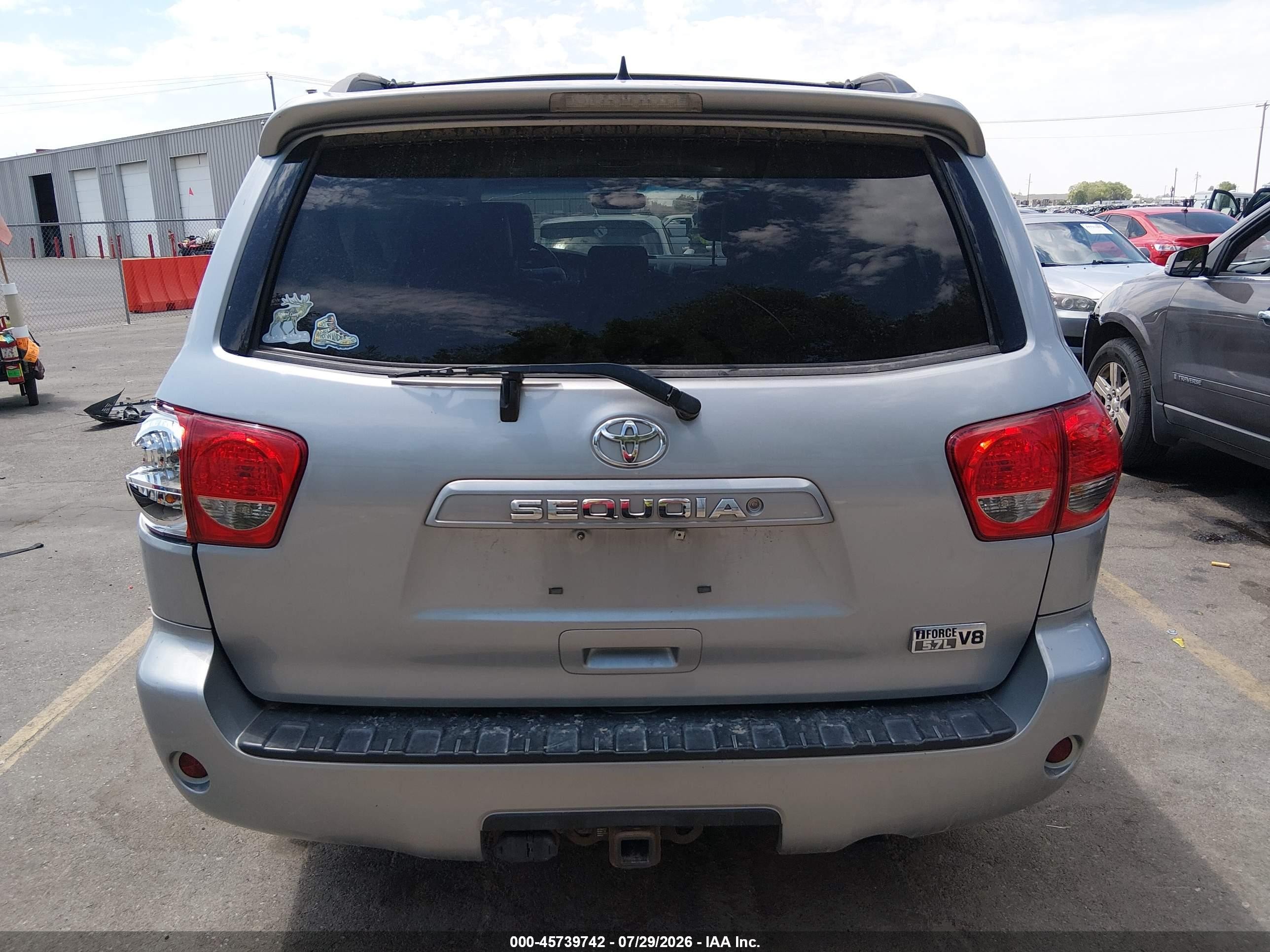 2015 Toyota Sequoia Sr5 5.7l V8 Silver vin: 5TDBY5G11FS116987