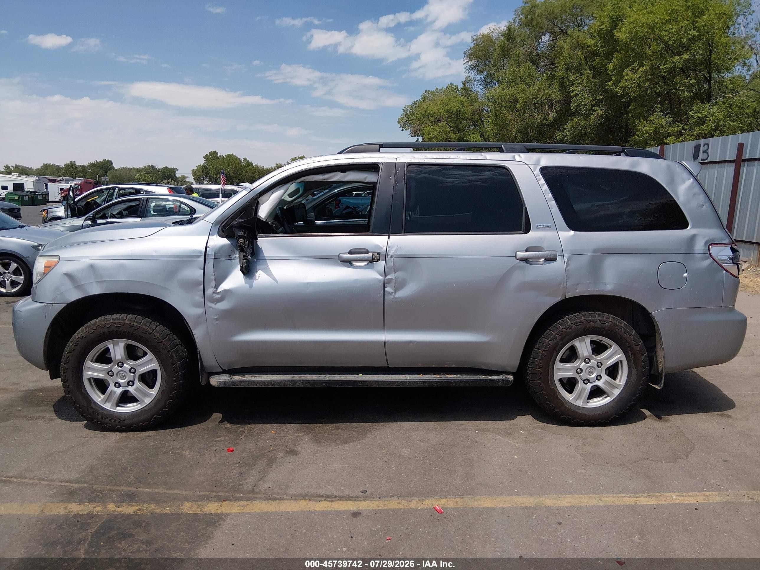 2015 Toyota Sequoia Sr5 5.7l V8 Silver vin: 5TDBY5G11FS116987