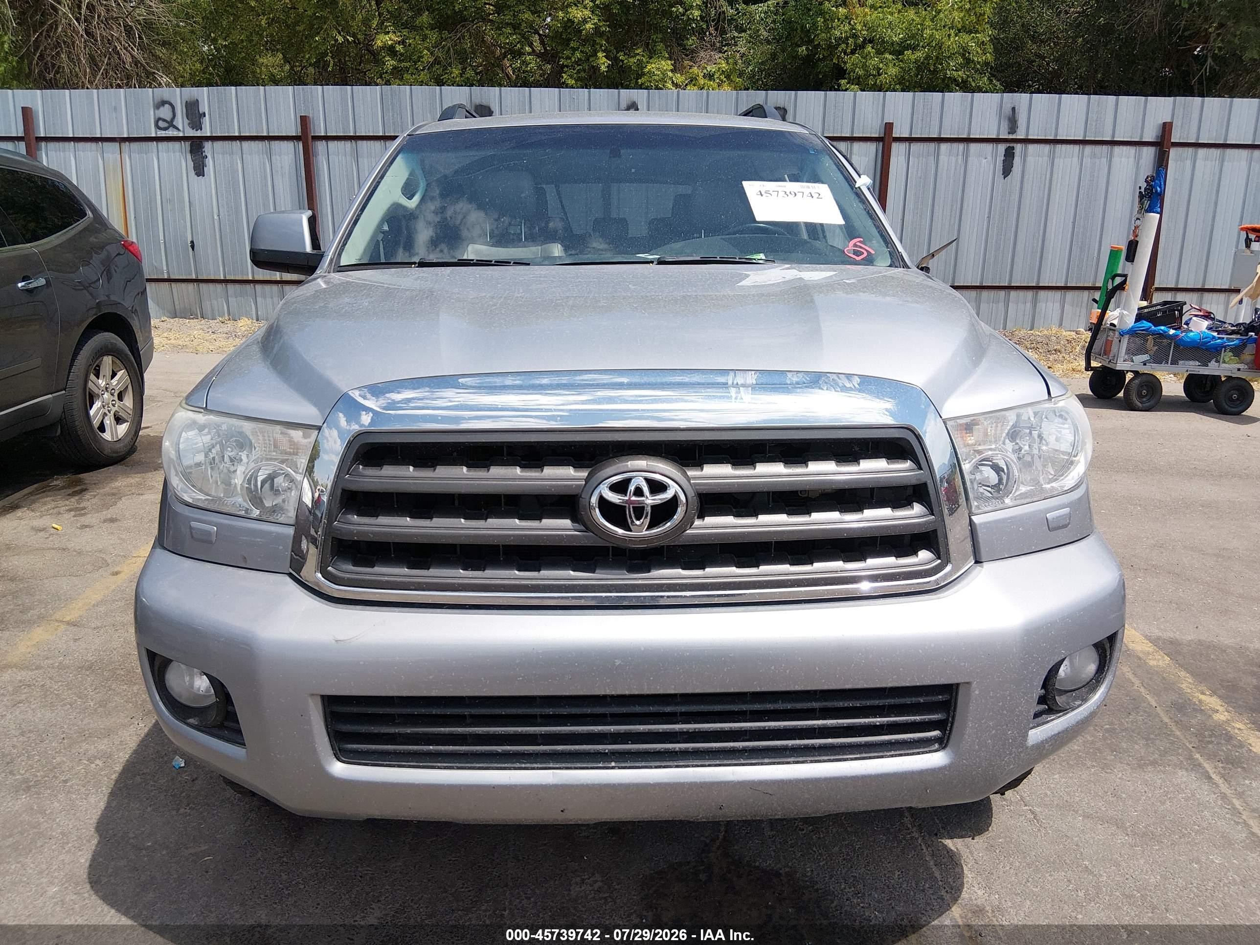 2015 Toyota Sequoia Sr5 5.7l V8 Silver vin: 5TDBY5G11FS116987