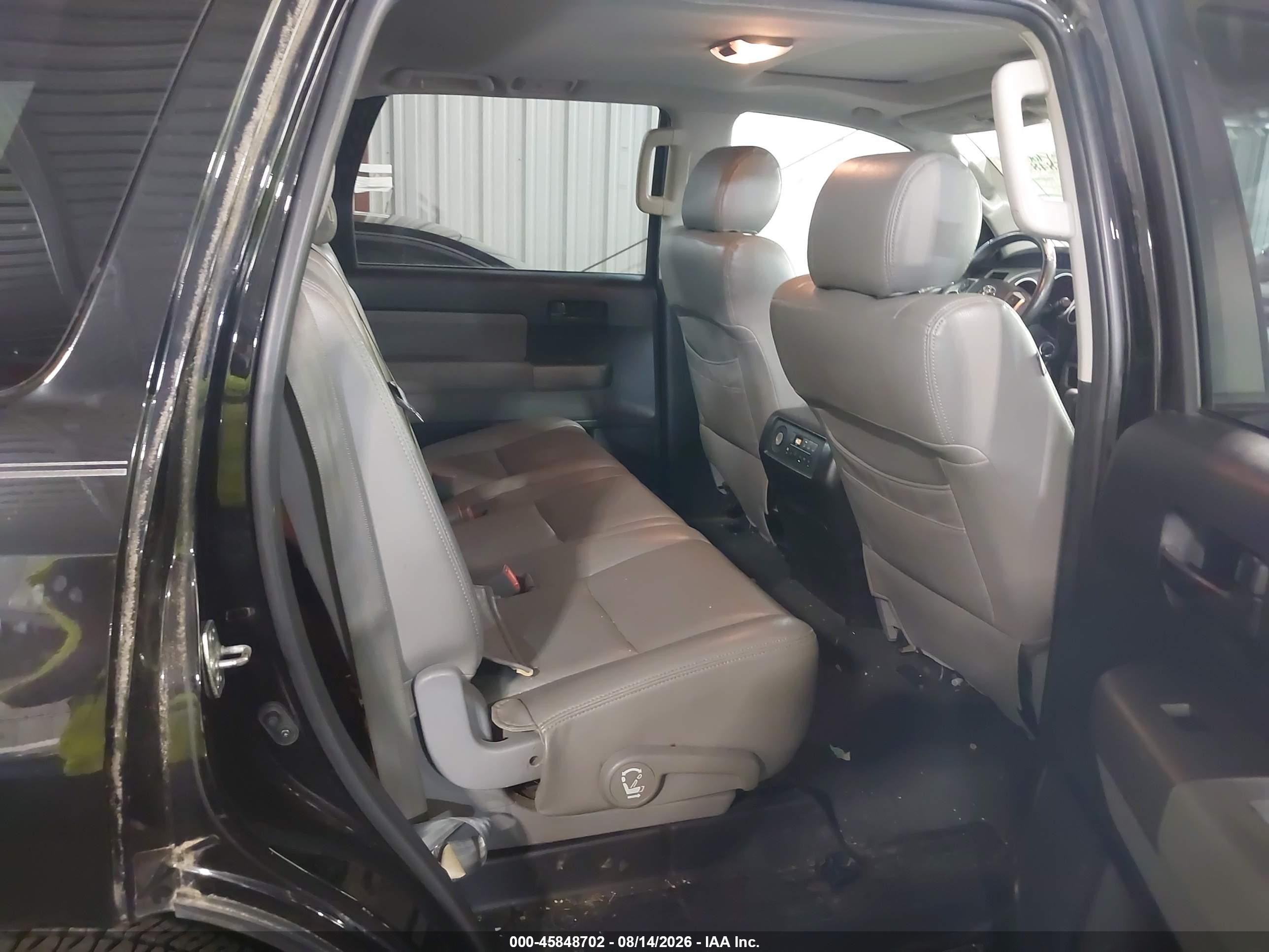 2015 Toyota Sequoia Sr5 5.7l V8 Black vin: 5TDBY5G11FS118352