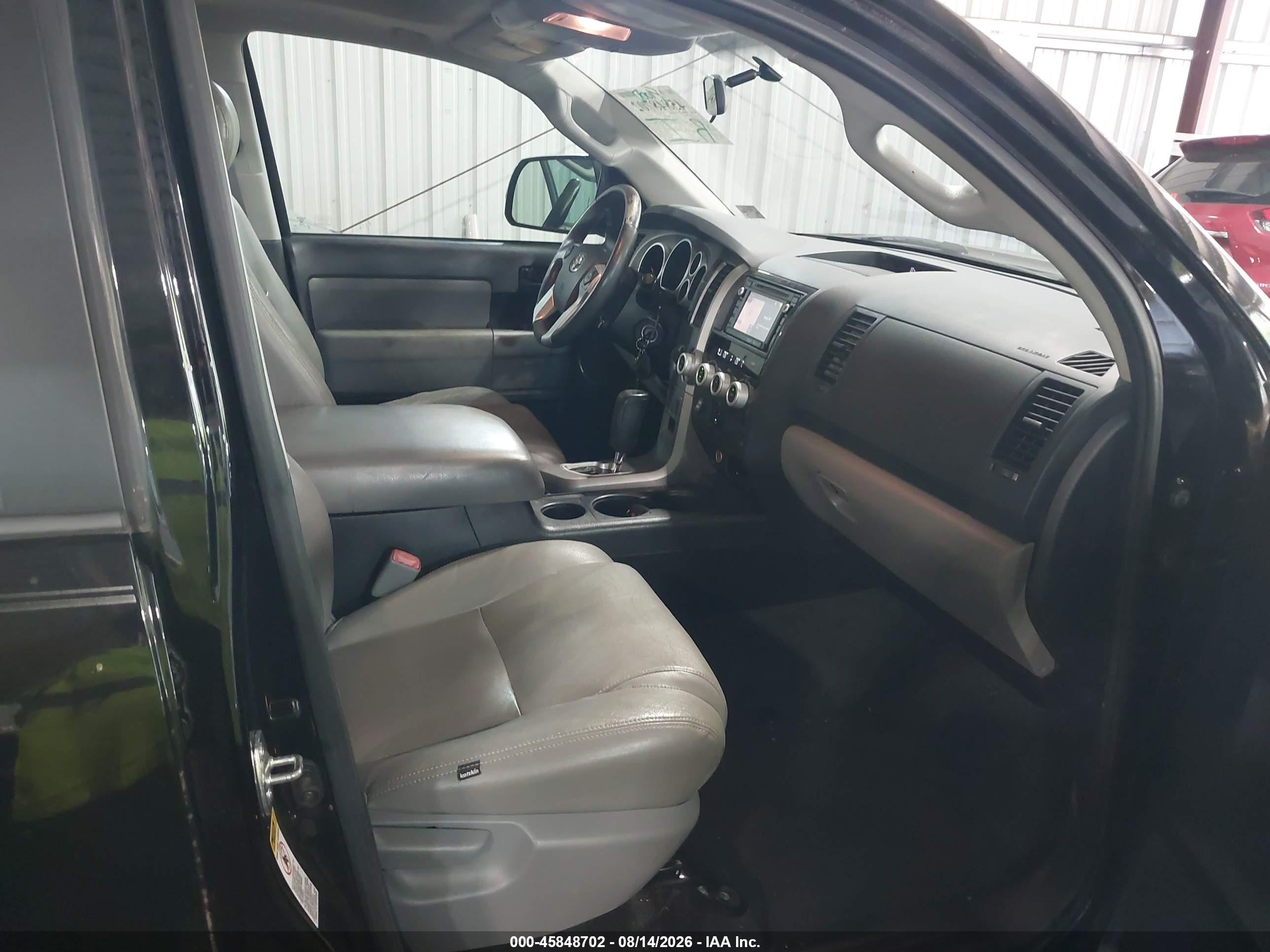 2015 Toyota Sequoia Sr5 5.7l V8 Black vin: 5TDBY5G11FS118352