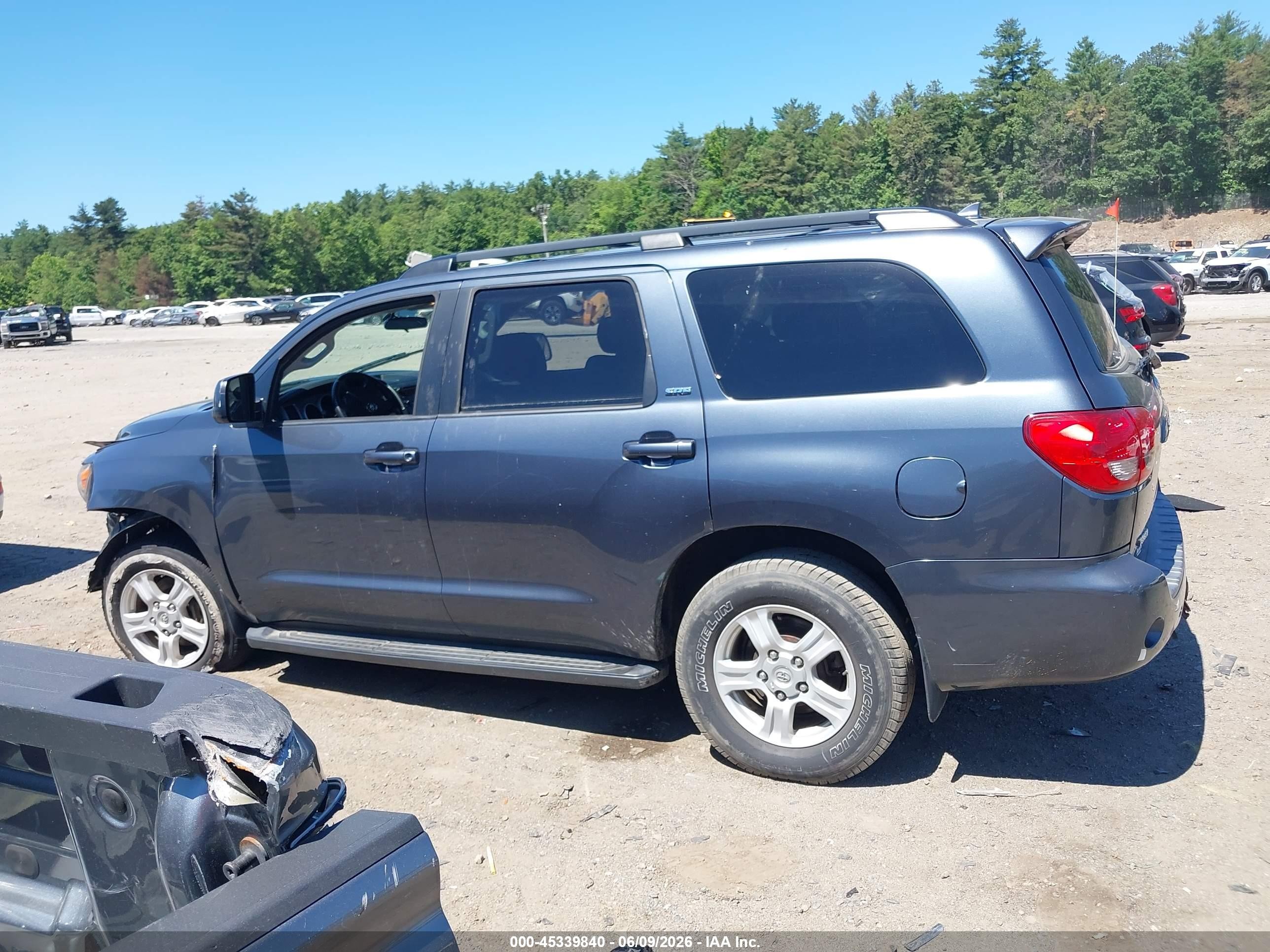 2010 Toyota Sequoia Sr5 5.7l V8 Black vin: 5TDBY5G14AS028489