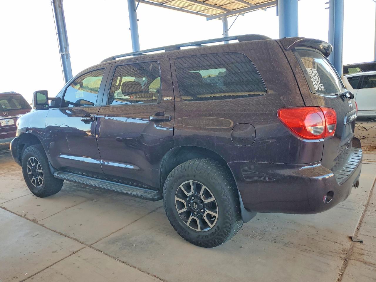 2013 Toyota Sequoia Sr5 Maroon vin: 5TDBY5G14DS075025