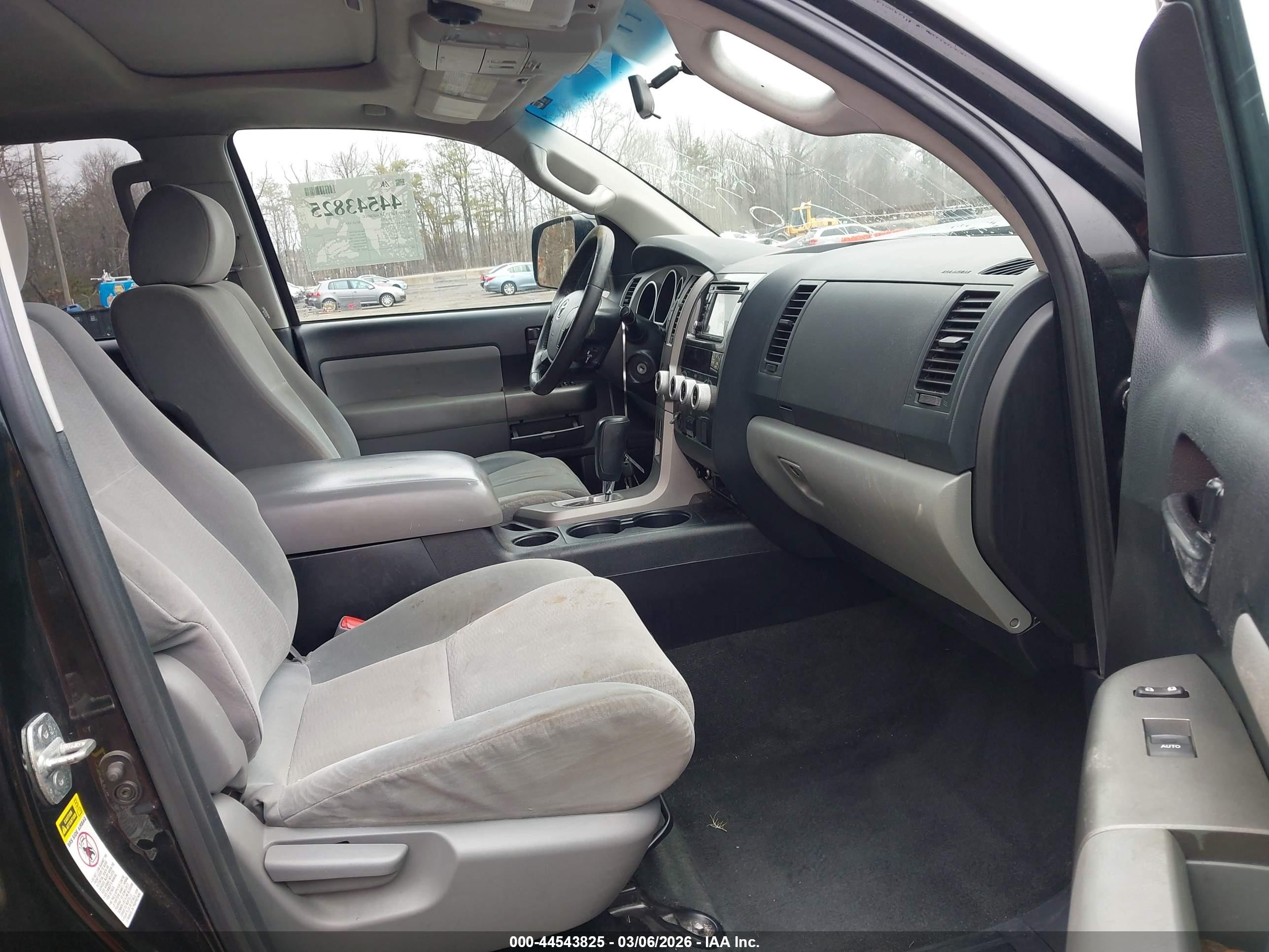 2013 Toyota Sequoia Sr5 5.7l V8 Black vin: 5TDBY5G16DS081117