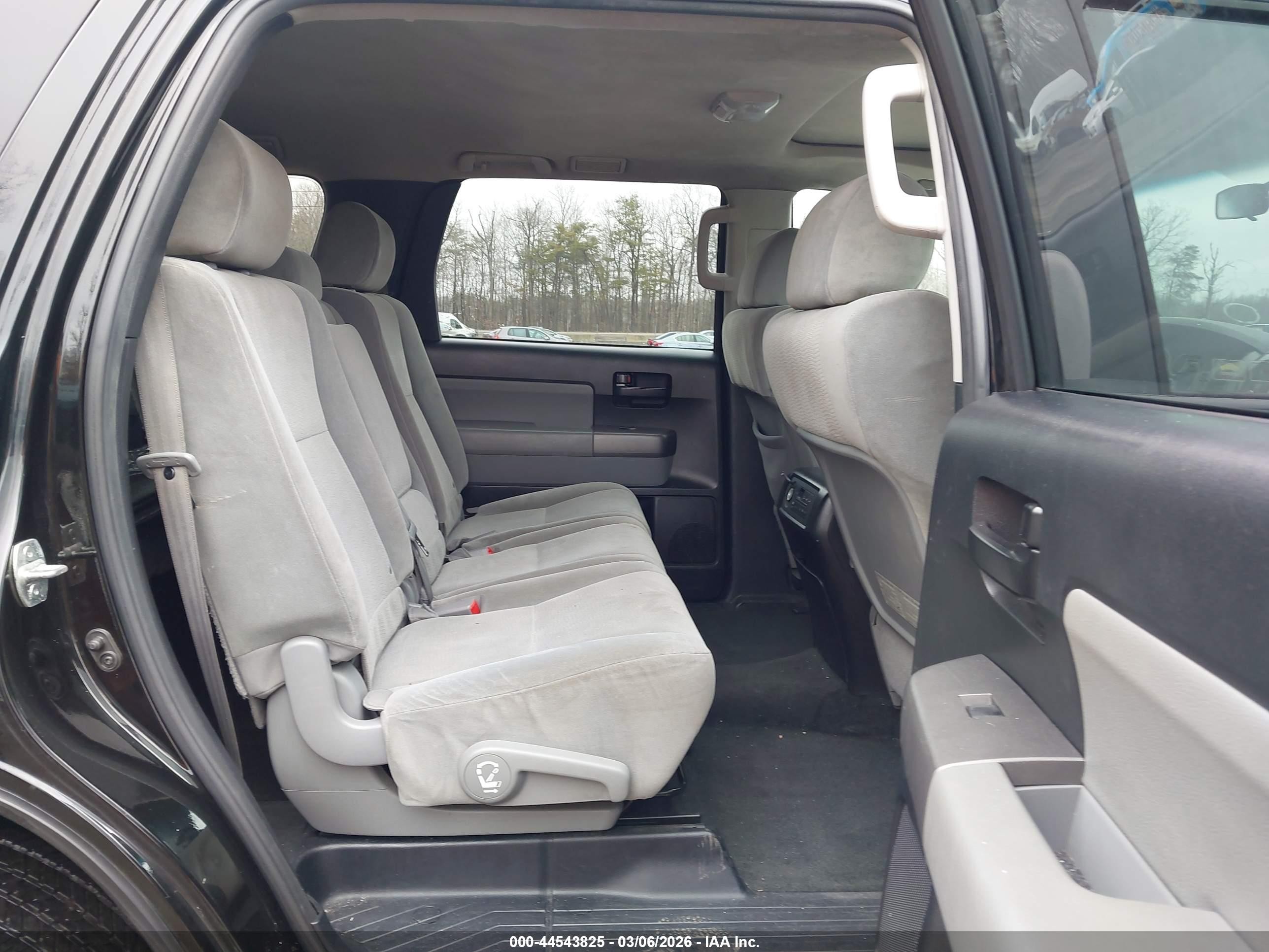 2013 Toyota Sequoia Sr5 5.7l V8 Black vin: 5TDBY5G16DS081117