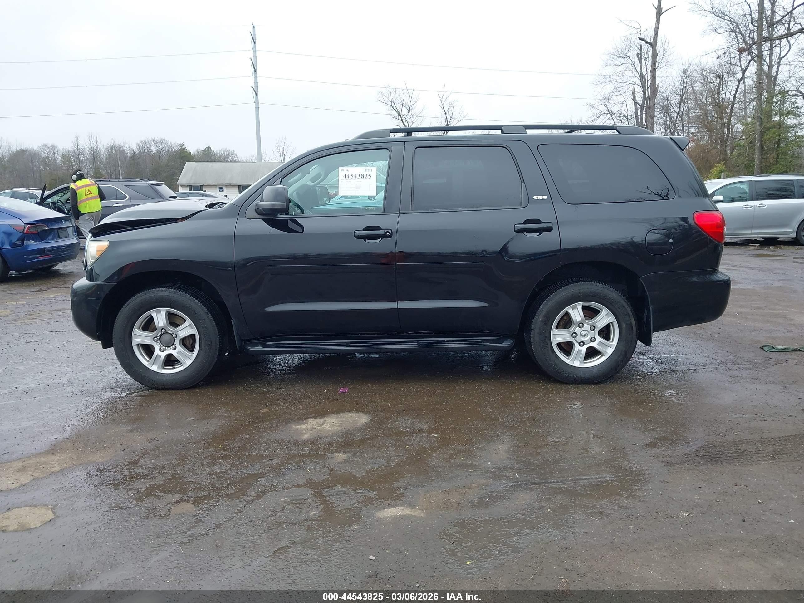 2013 Toyota Sequoia Sr5 5.7l V8 Black vin: 5TDBY5G16DS081117