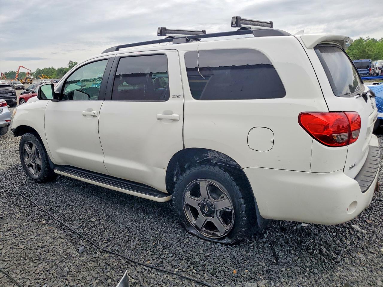 2010 Toyota Sequoia Sr5 Белый vin: 5TDBY5G17AS026221