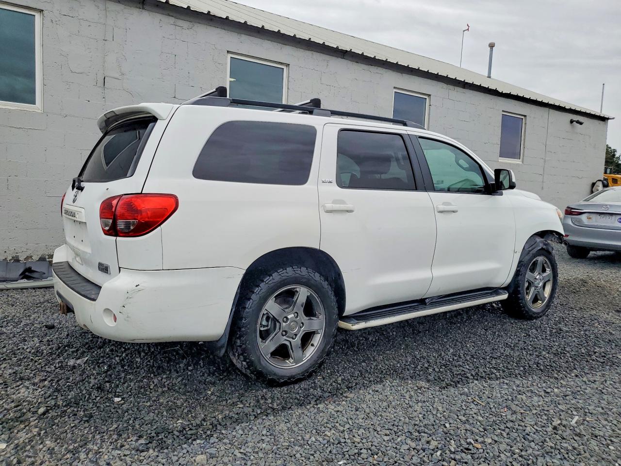2010 Toyota Sequoia Sr5 Белый vin: 5TDBY5G17AS026221